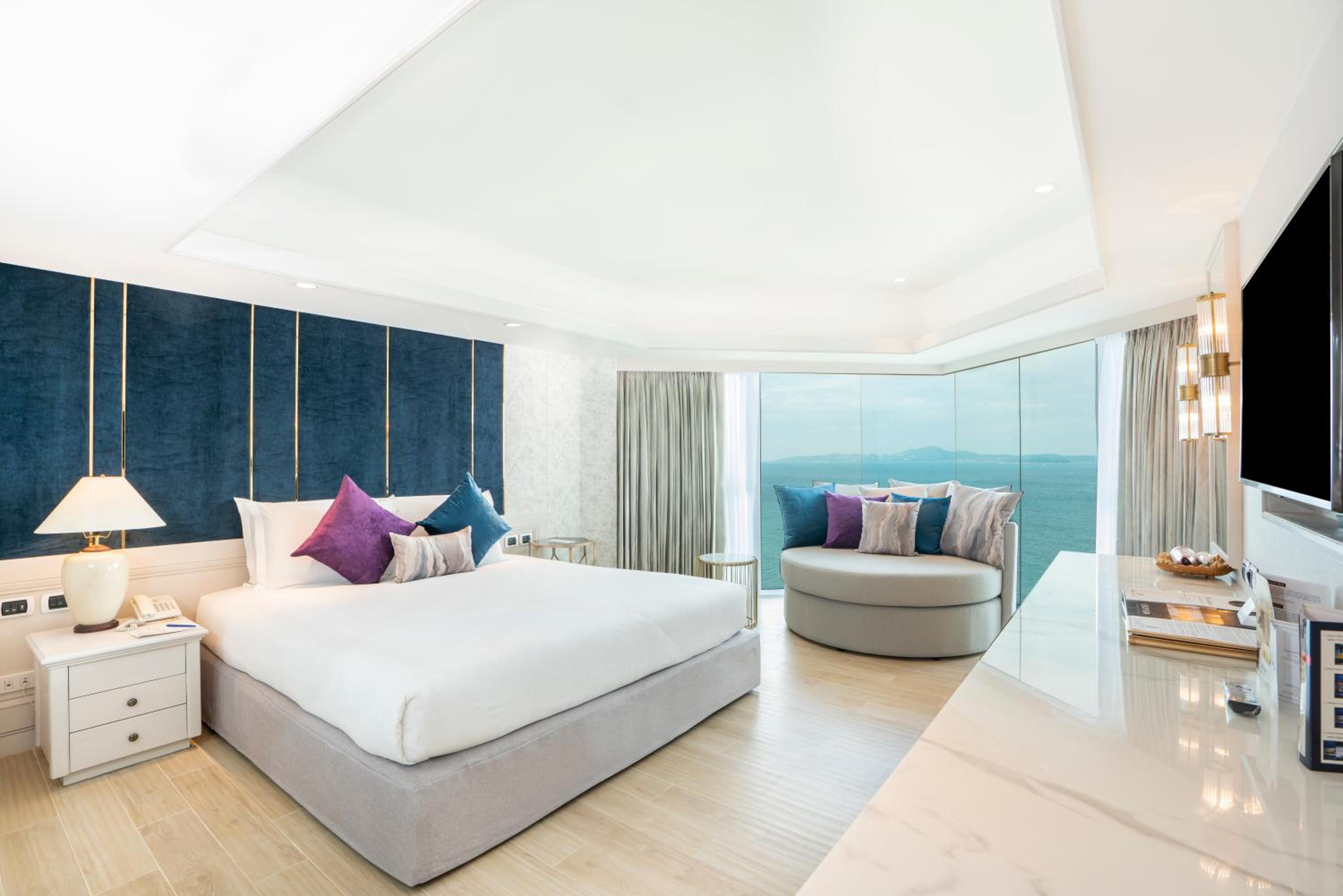 Thai Modern Theme Suite (2 Bedrooms)