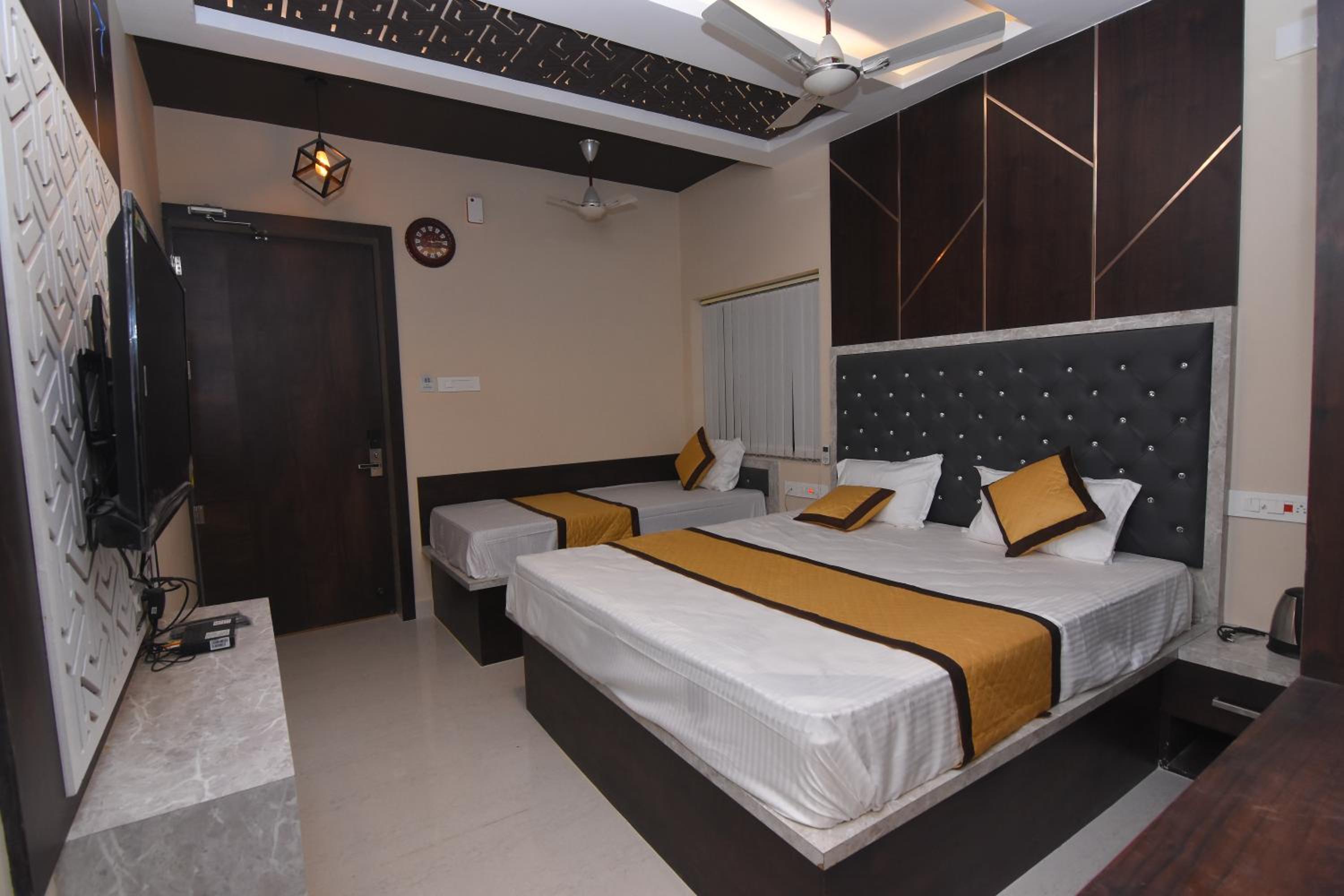 Luxury Triple Room