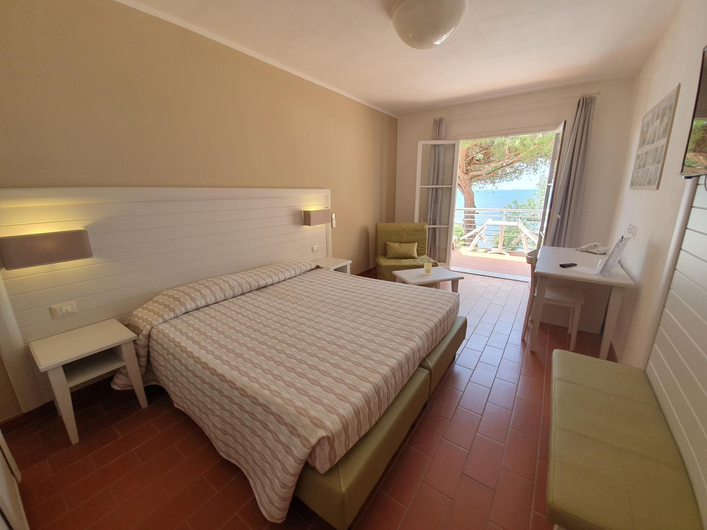 Deluxe Triple Room with Sea View