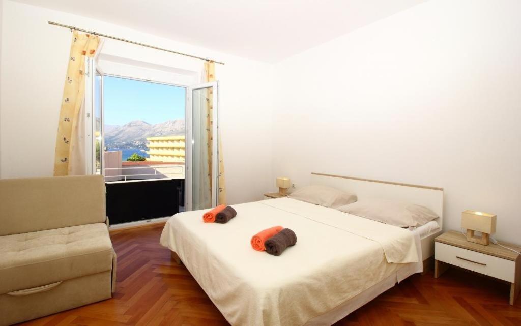 Two-Bedroom Apartment with Balcony and Sea View
