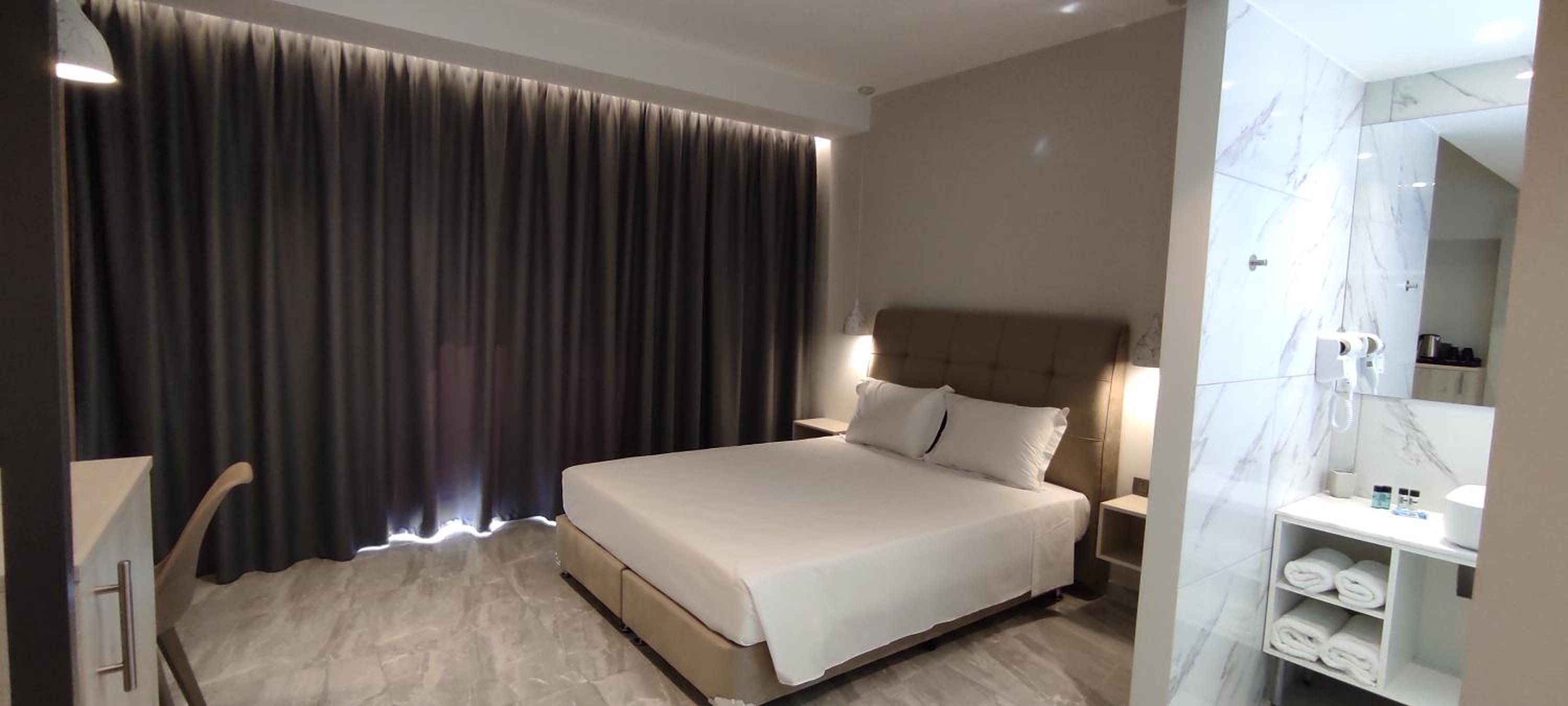 Deluxe Double or Twin Room with Sea View - Photo 8
