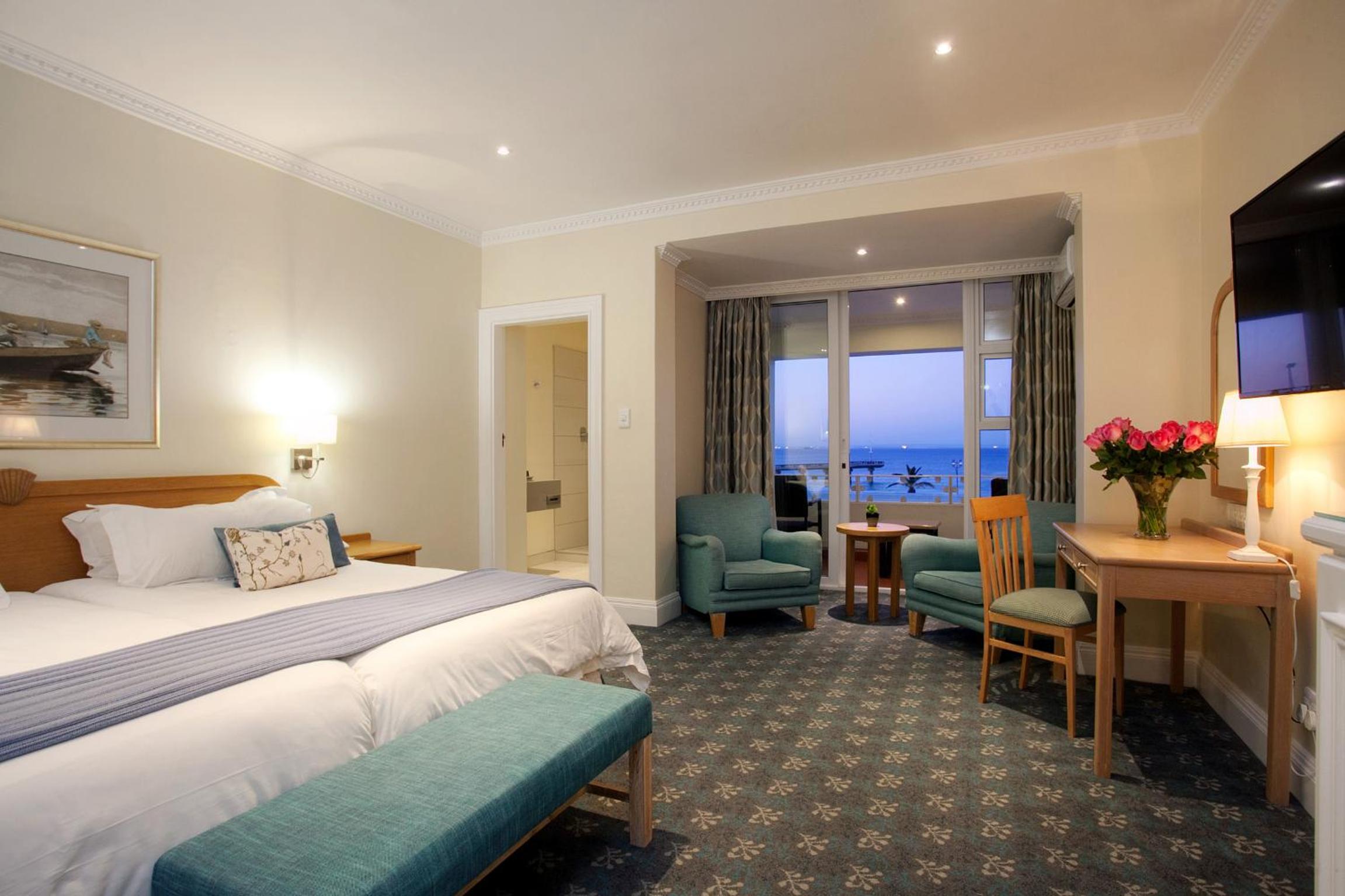 Double Room with Sea View thumbnail 5