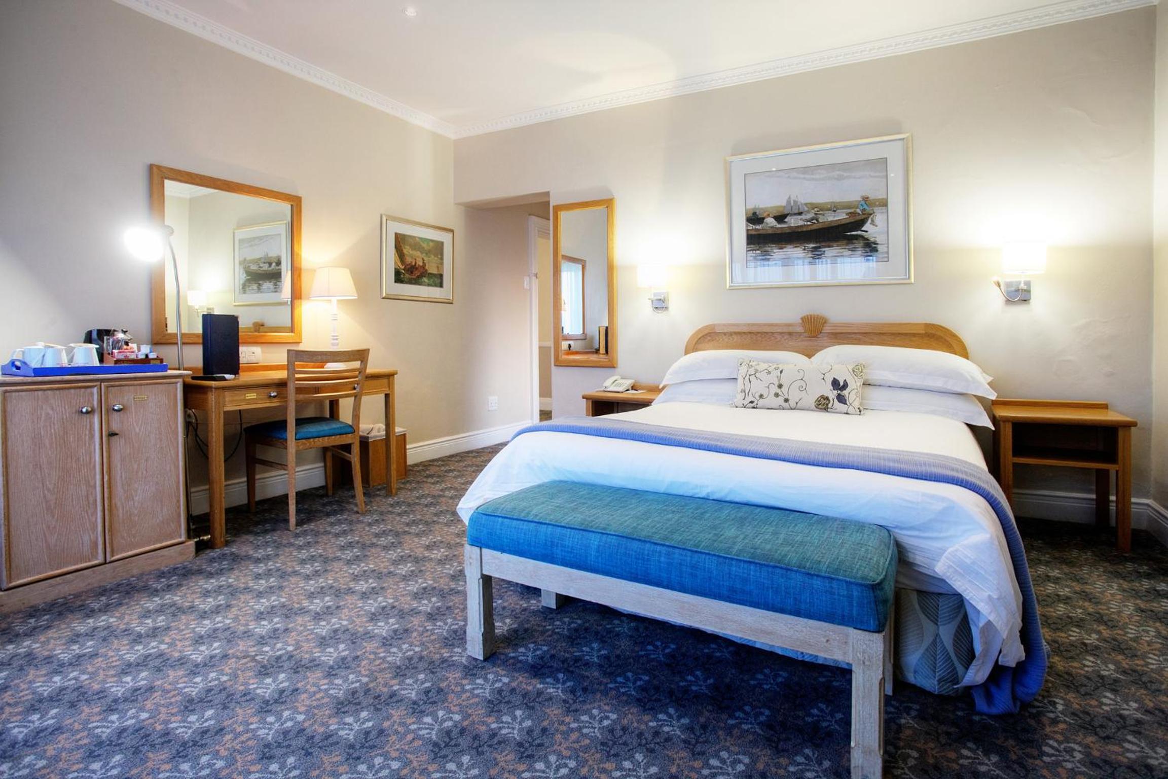 Double Room with Sea View thumbnail 6