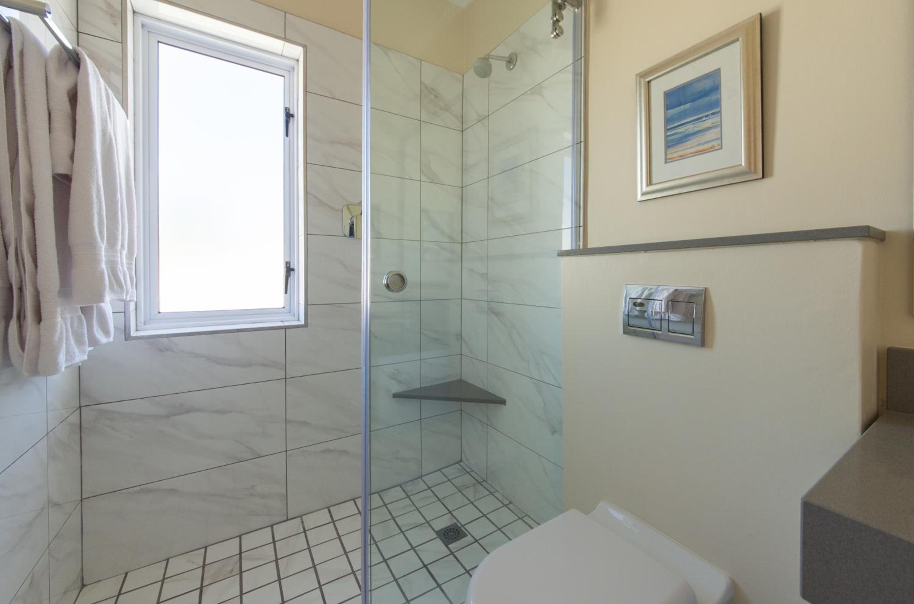 Standard Double Room thumbnail 5