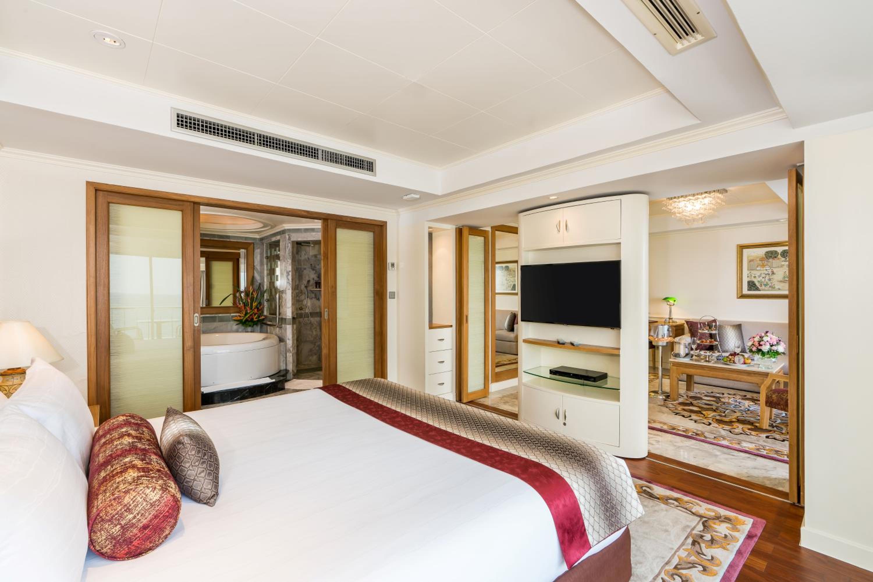Royal Wing Suite (1 bedroom) photo 2