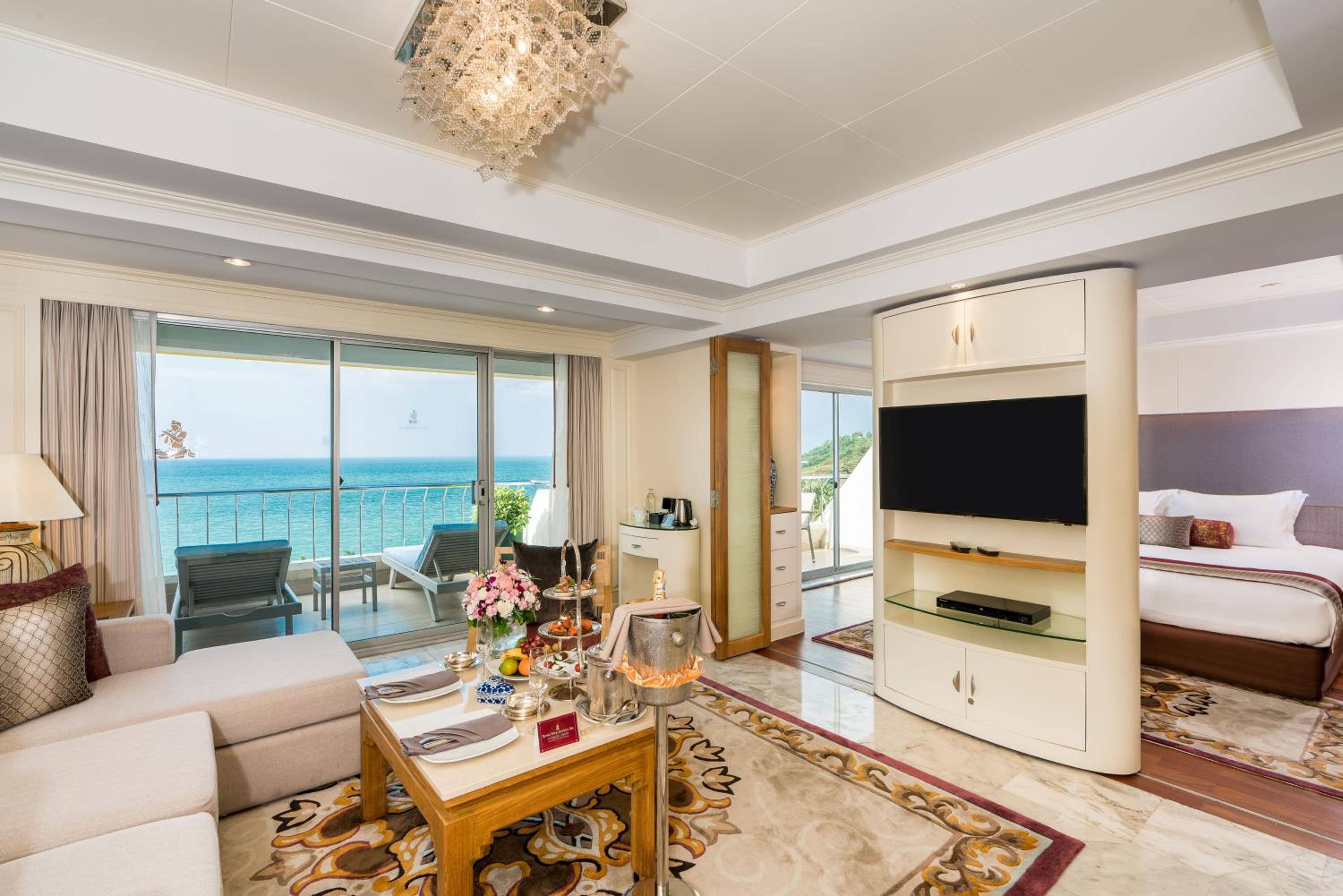 Royal Wing Suite (1 bedroom) photo 3