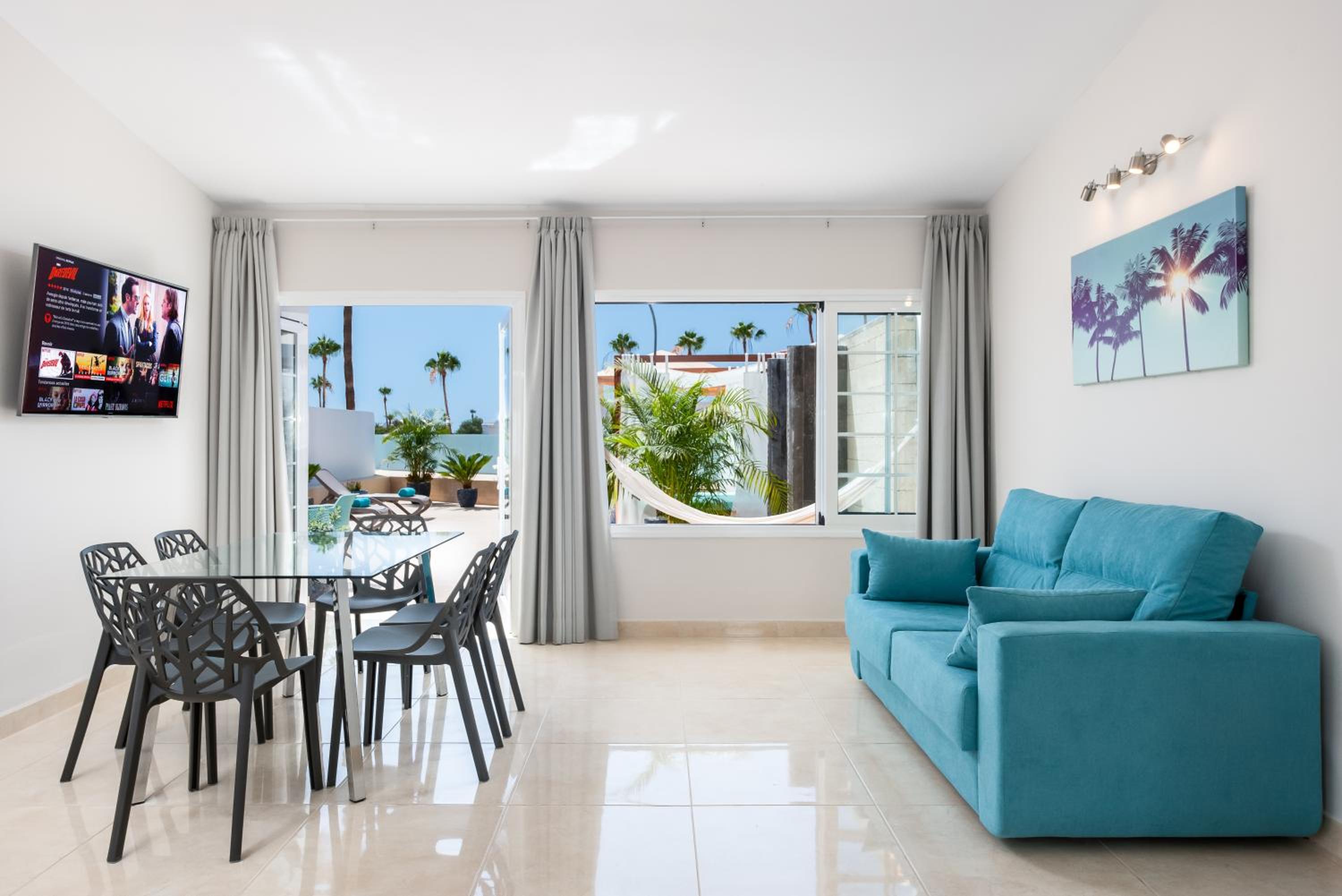 2 Bedroom Bungalow with Extra Large Chill out Terrace