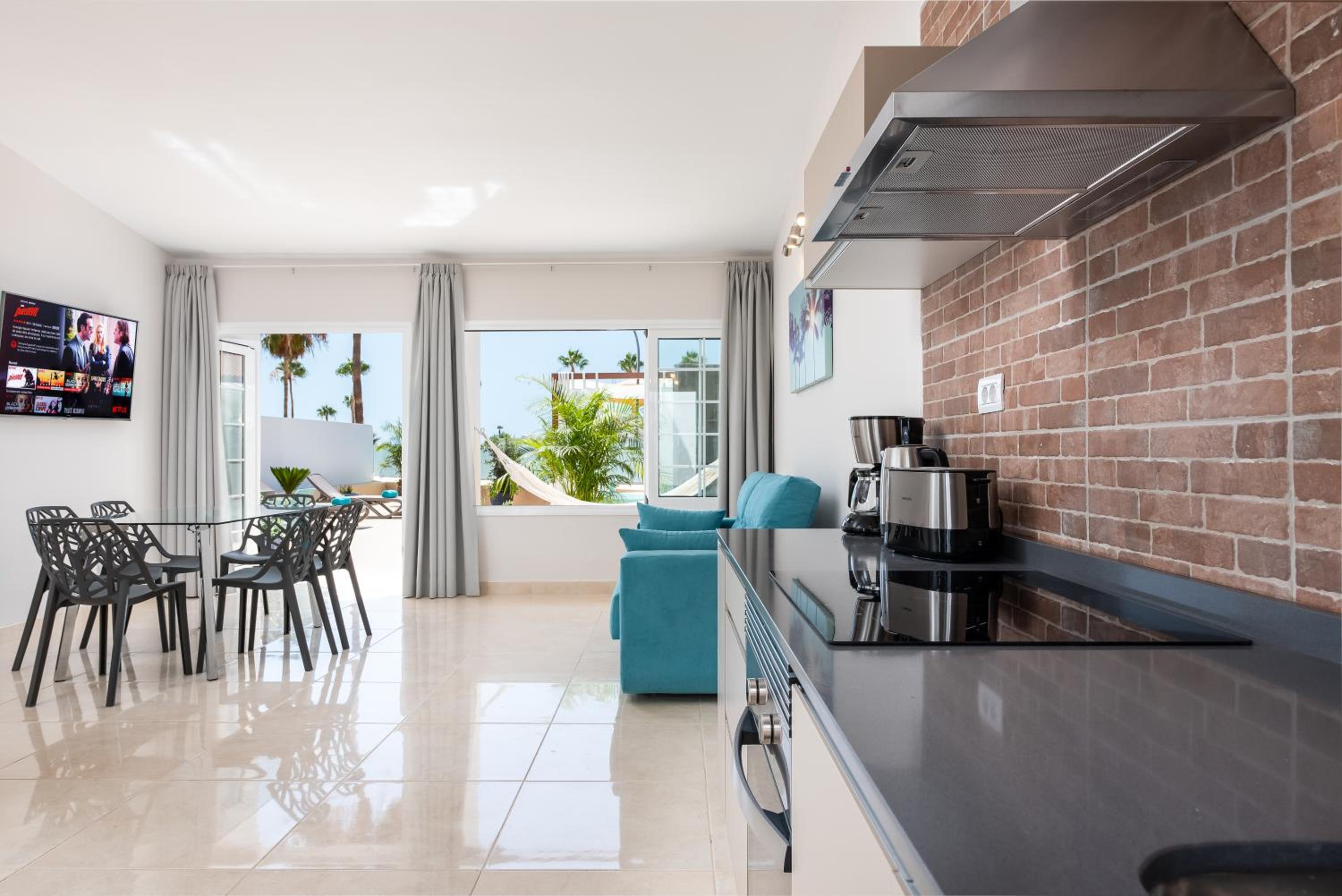 1 Bedroom Bungalow with Extra Large Chill out Terrace photo 3