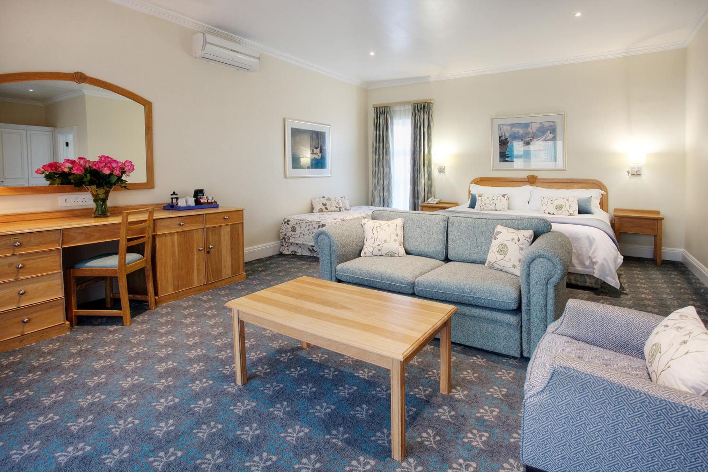 Executive Double Room thumbnail 5