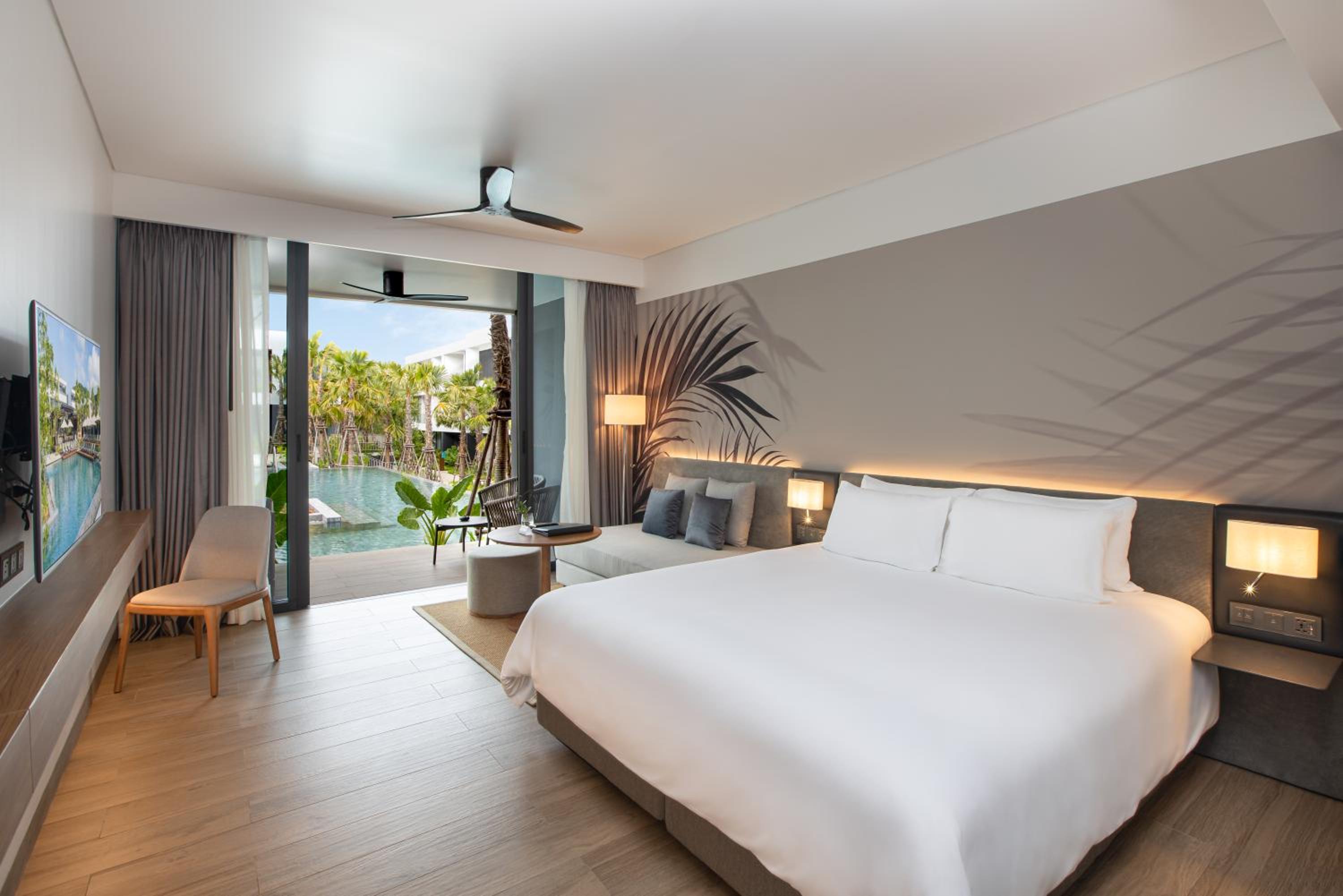 Junior Suite Pool Access - Photo 1