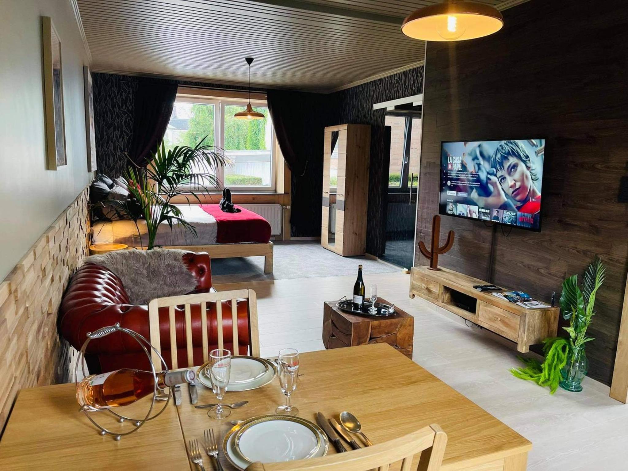 One-Bedroom Apartment - Photo 2