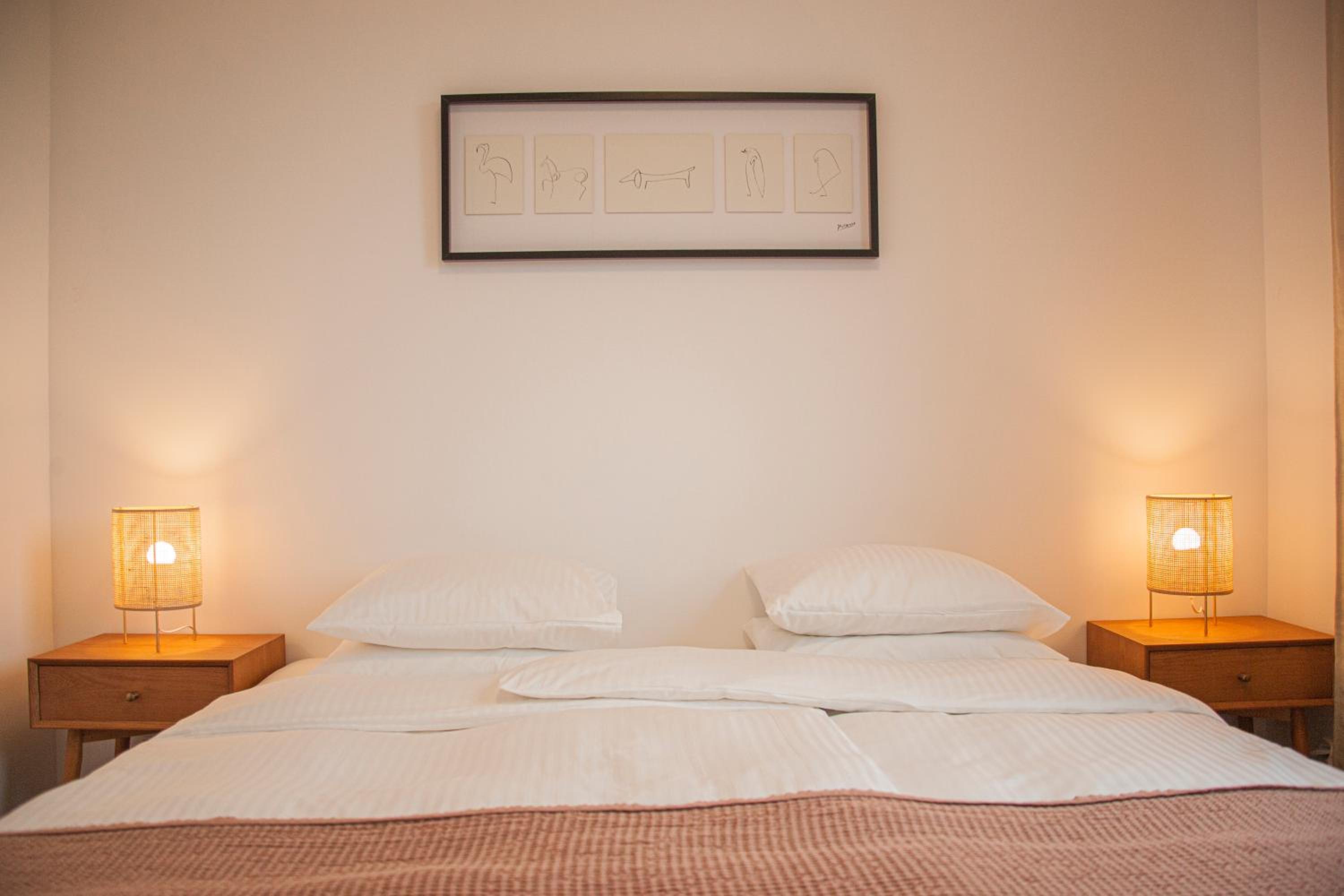 One-Bedroom Apartment - Photo 2