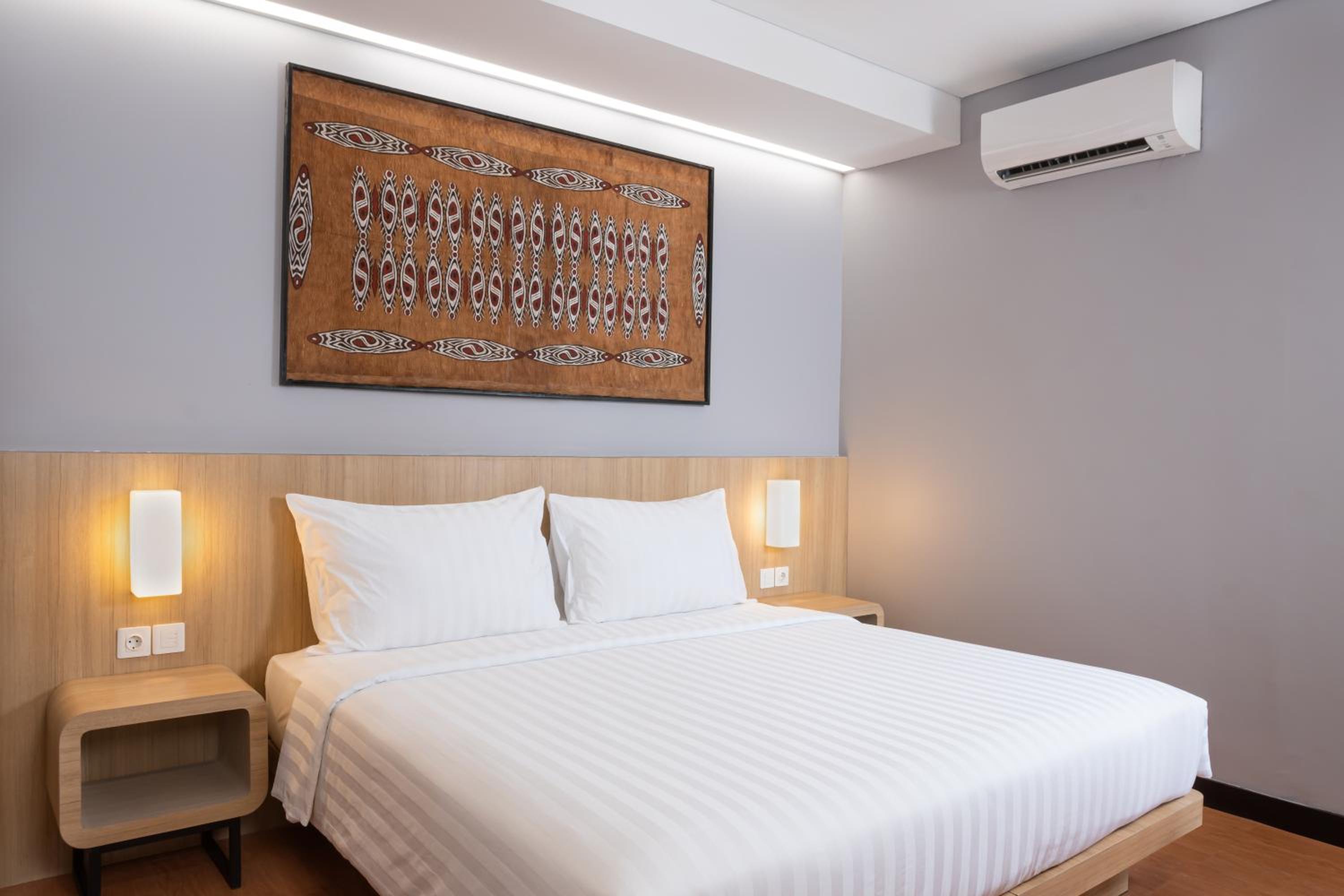 Deluxe Double Room with Shower Only - Non-Smoking - Photo 2