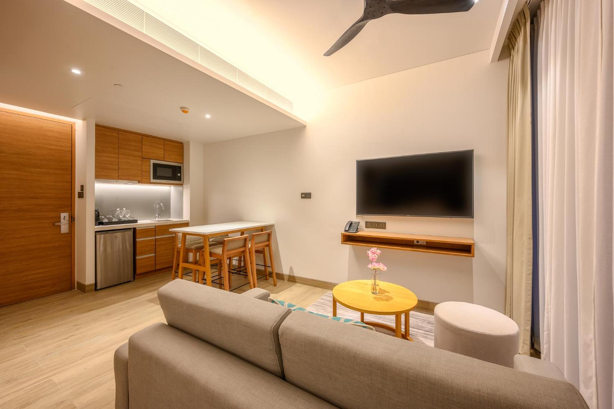 One-Bedroom Suite Garden View - Photo 5