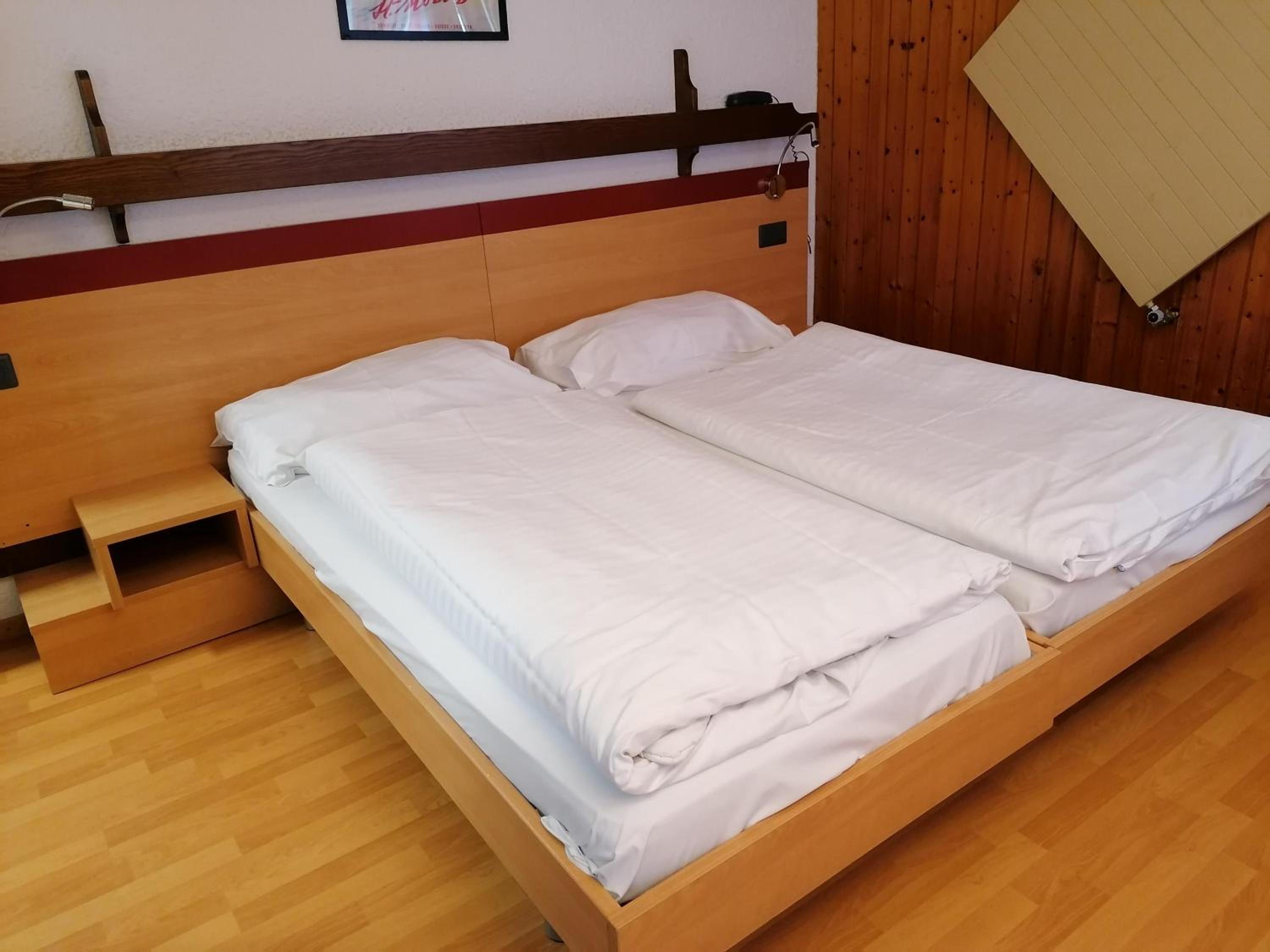 Standard Twin Room with Shared Bathroom