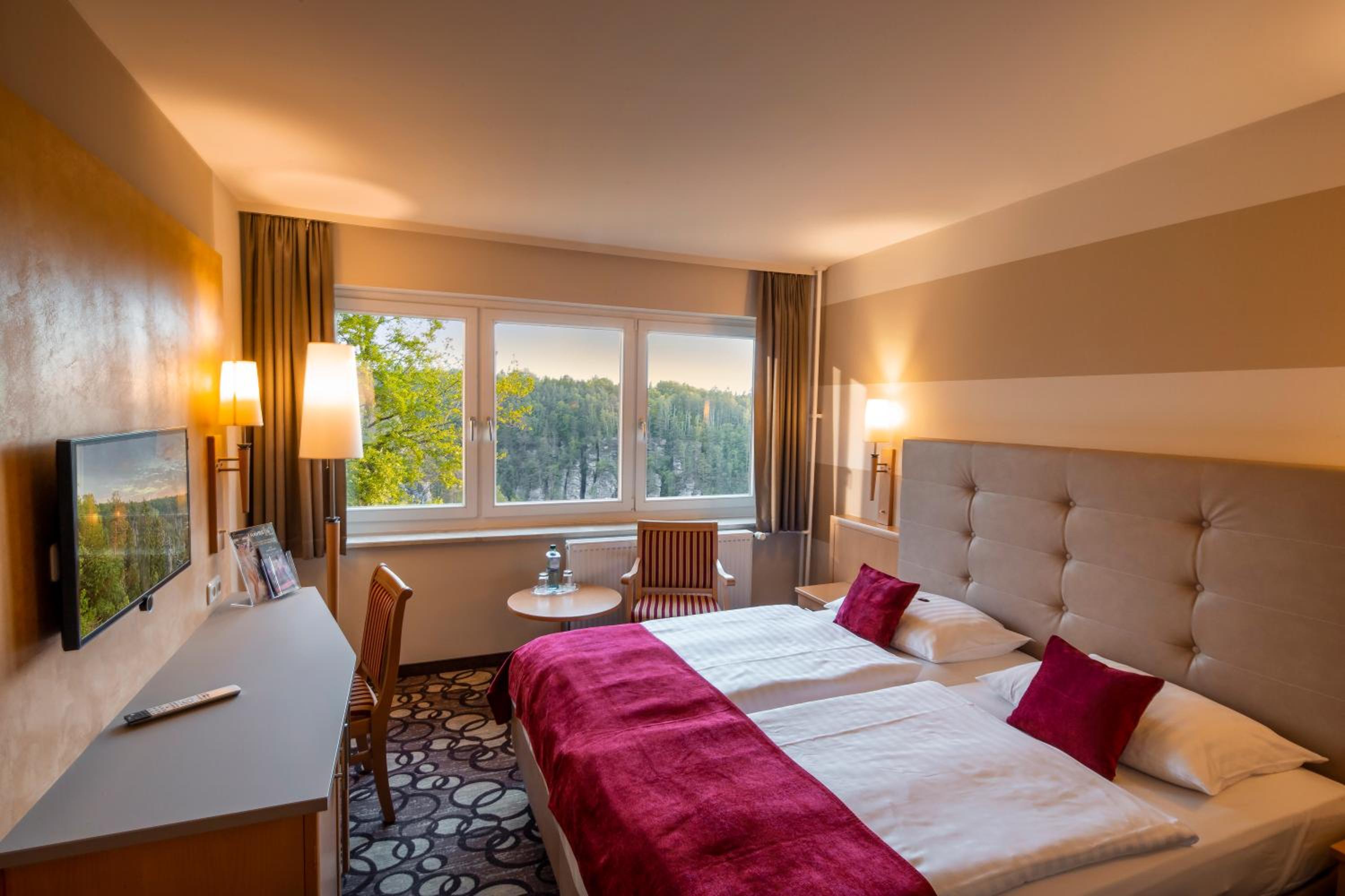 Double Room with Mountain View - Photo 1