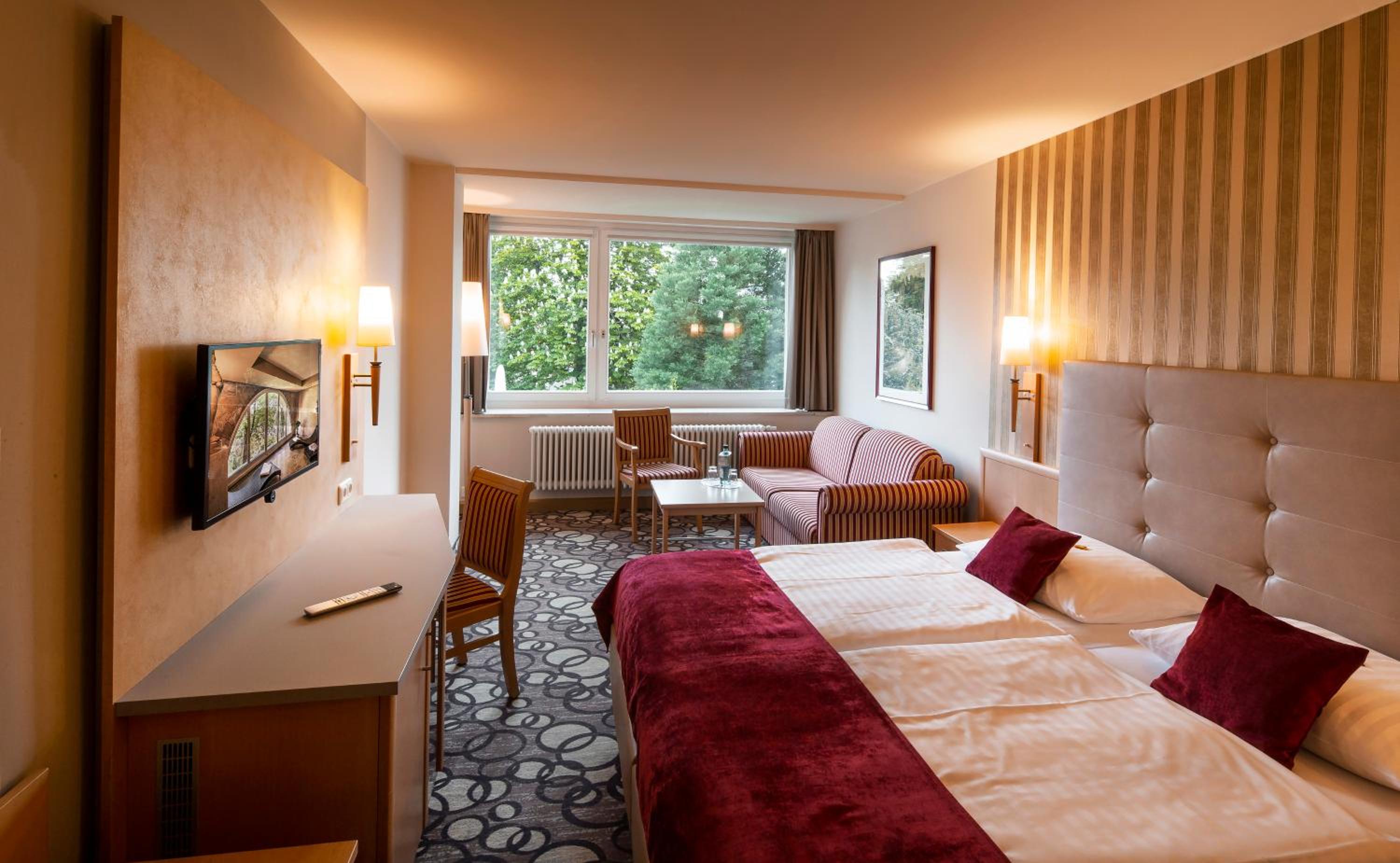 Large Double Room - Photo 6