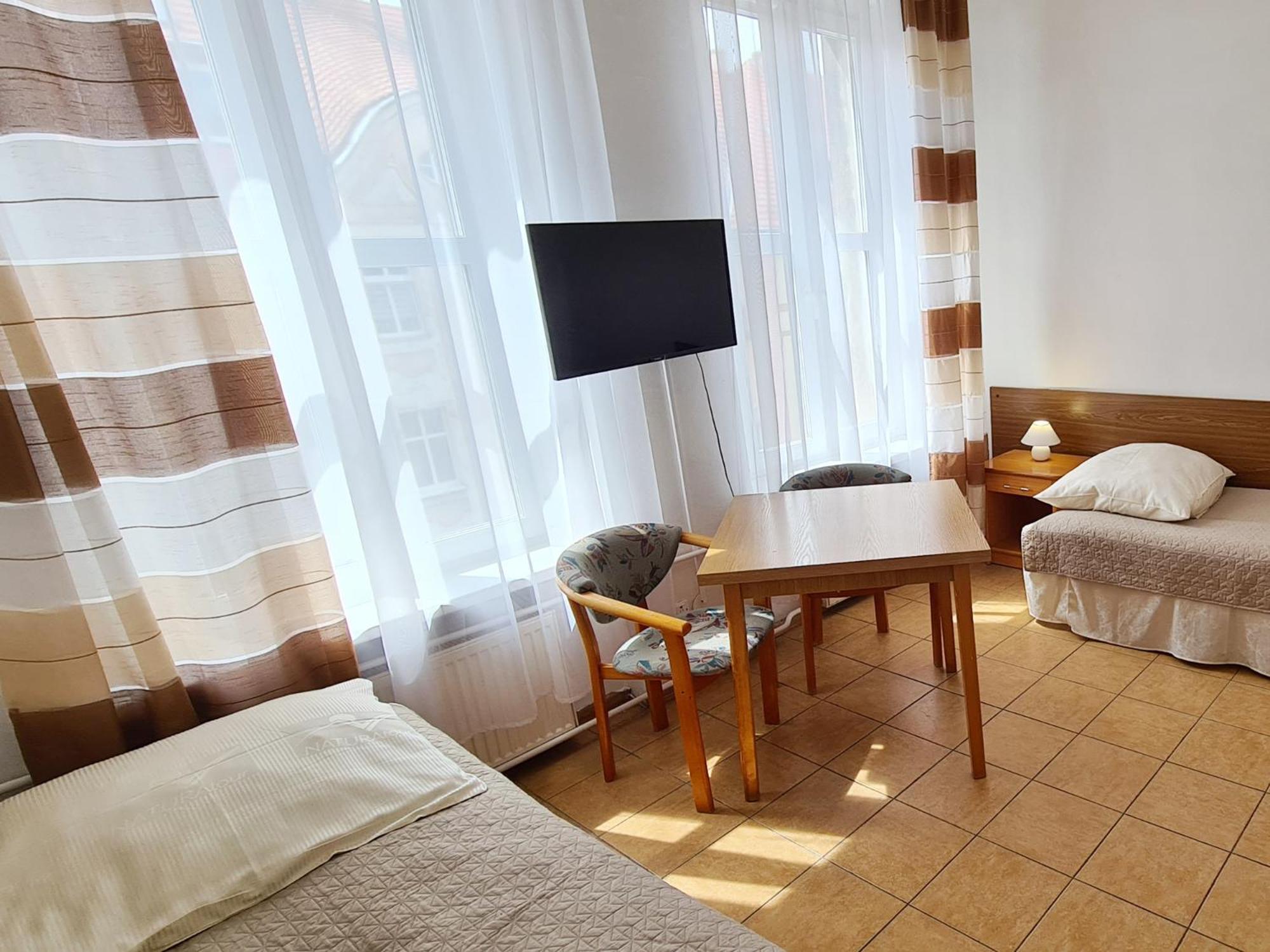 Double Room with Private Bathroom - Photo 7