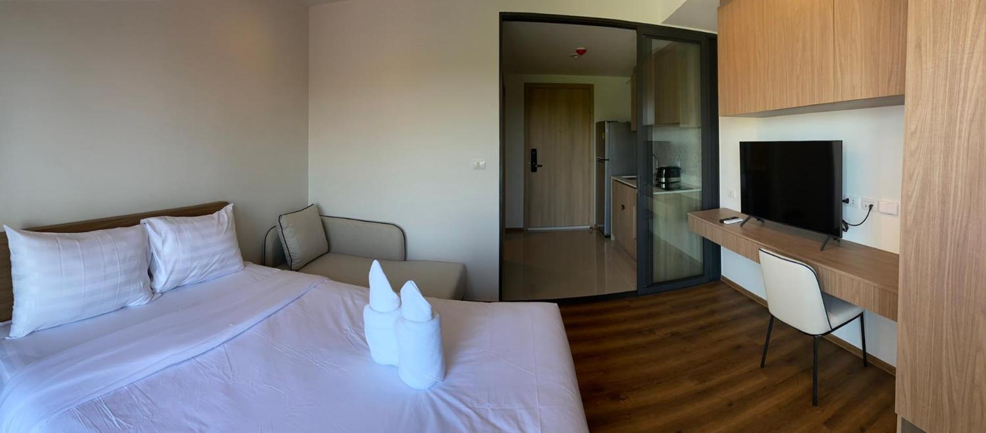 Apartment with Balcony photo 2