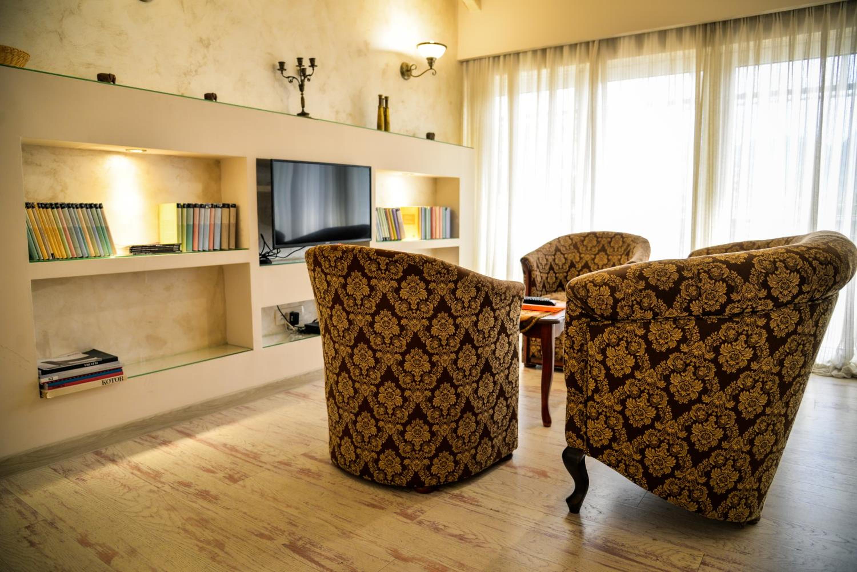 Deluxe Two-Bedroom Apartment