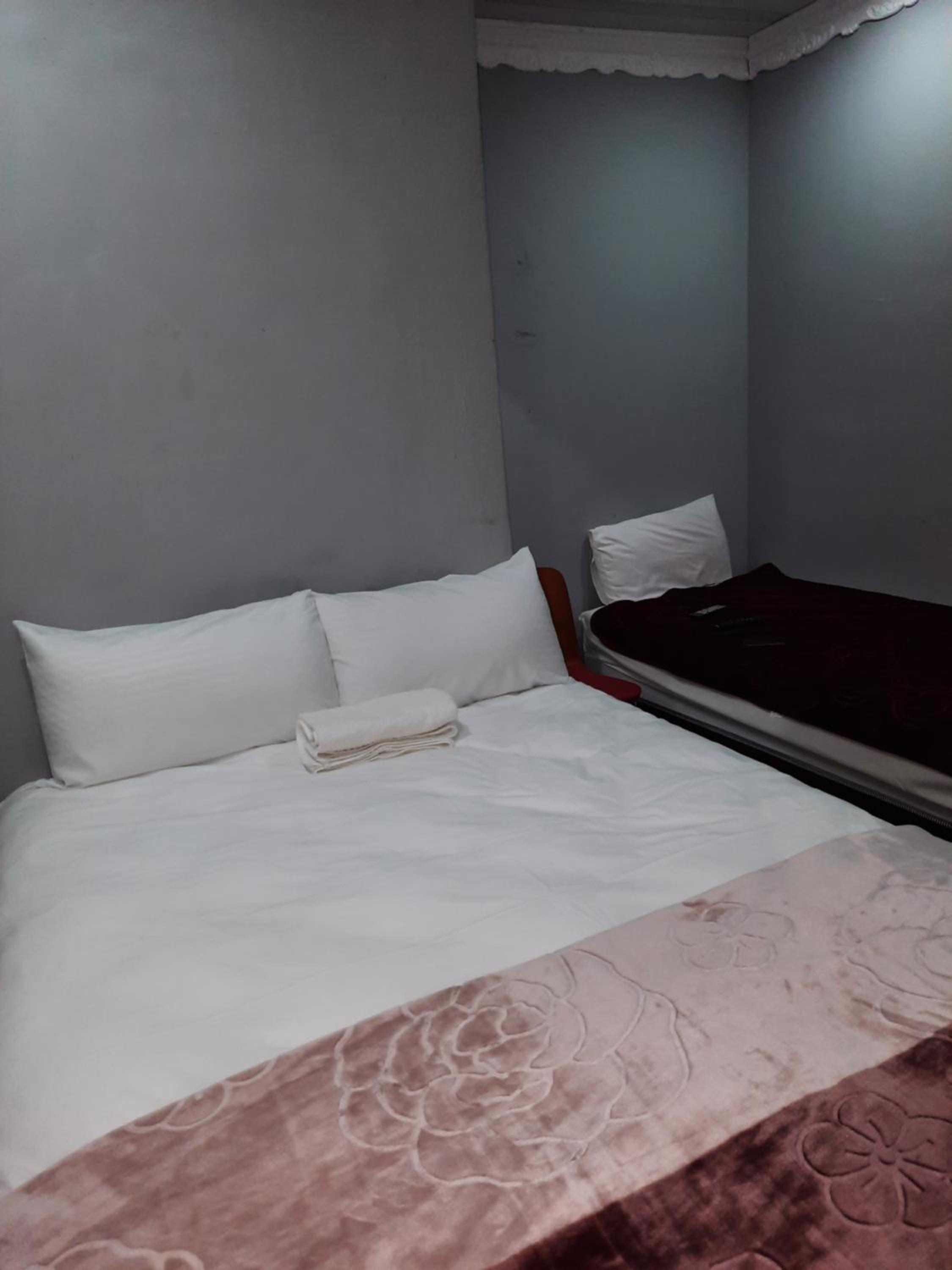 Double Room - Photo 6