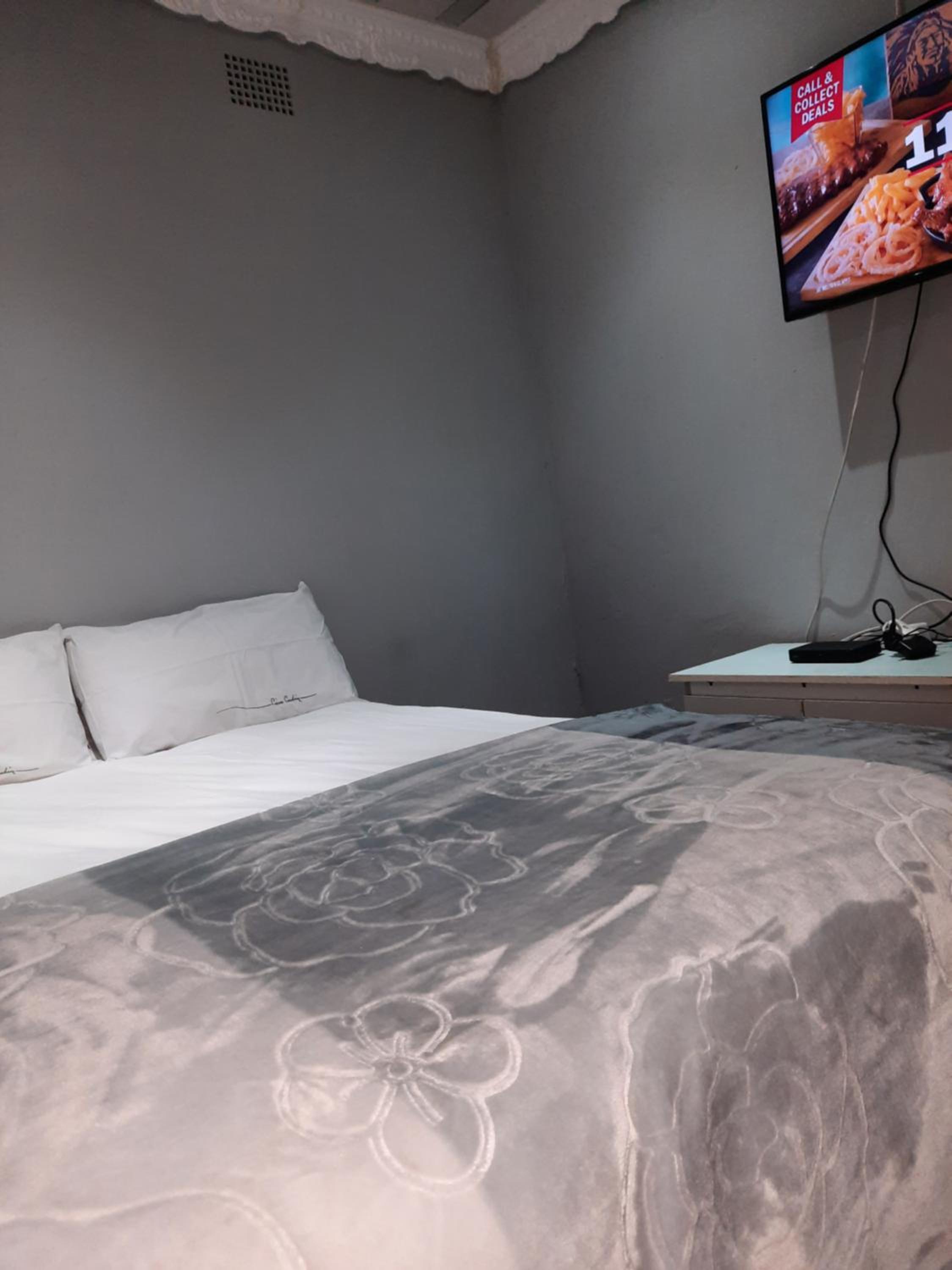 Double Room - Photo 5