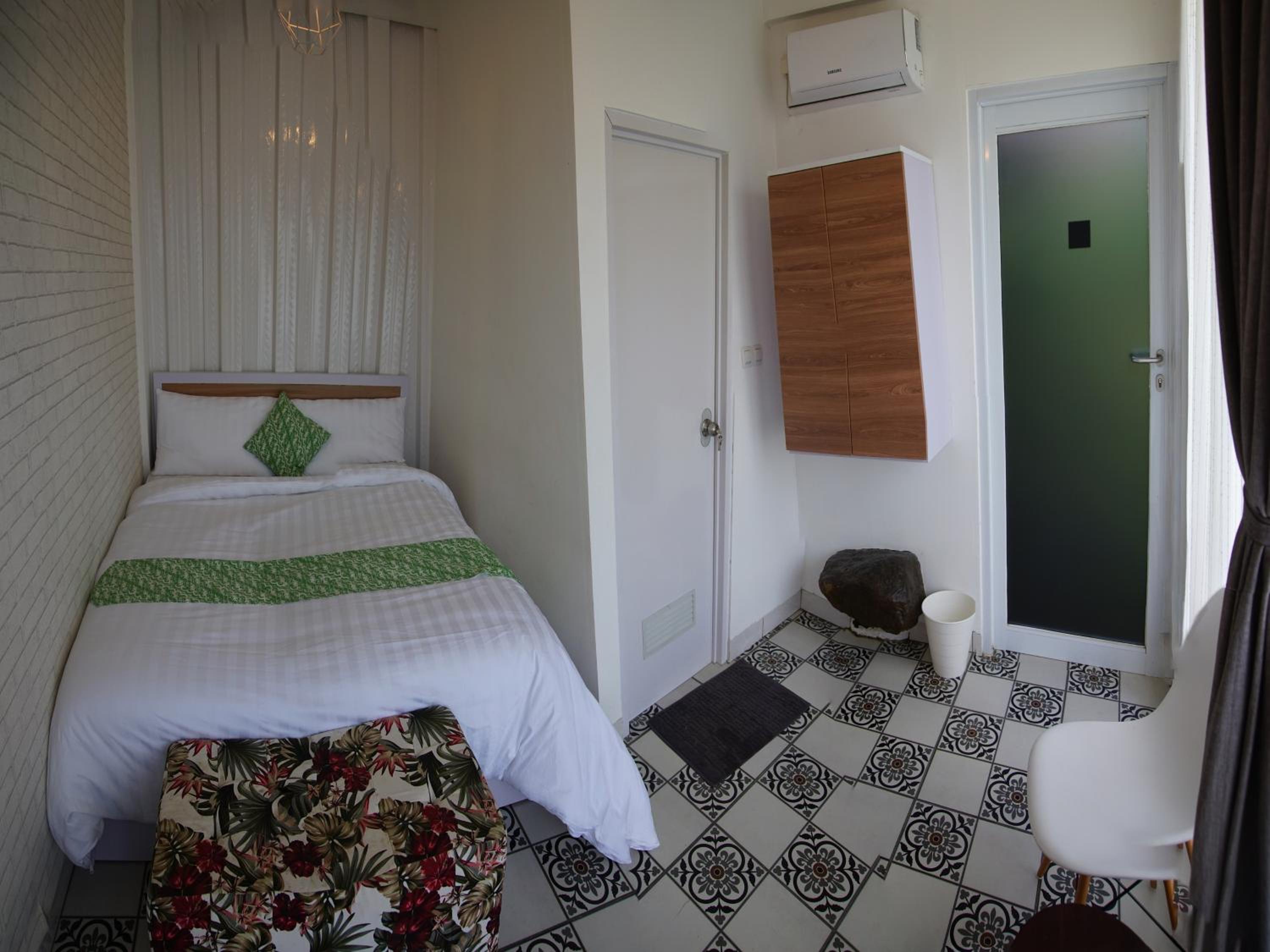Economy Double Room - Photo 6