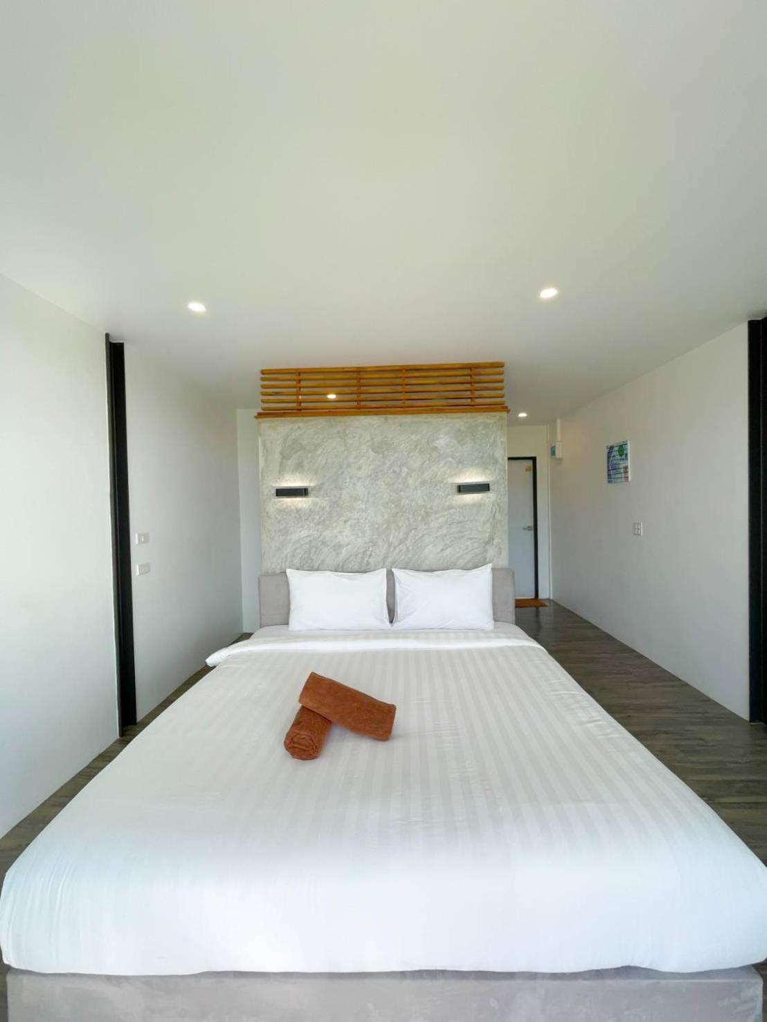 Suite with Mountain View