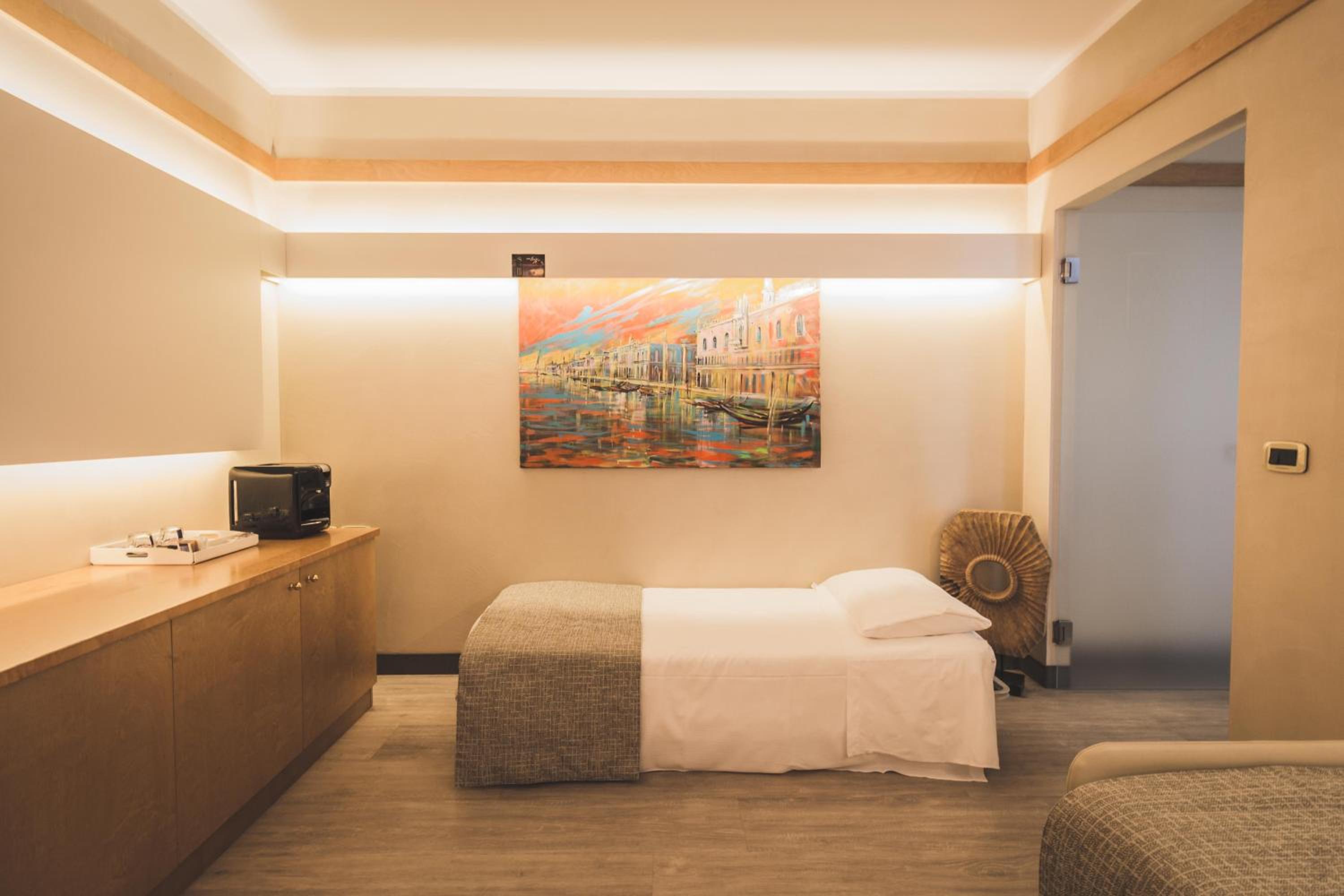 Junior Suite (5 Adults) photo 2