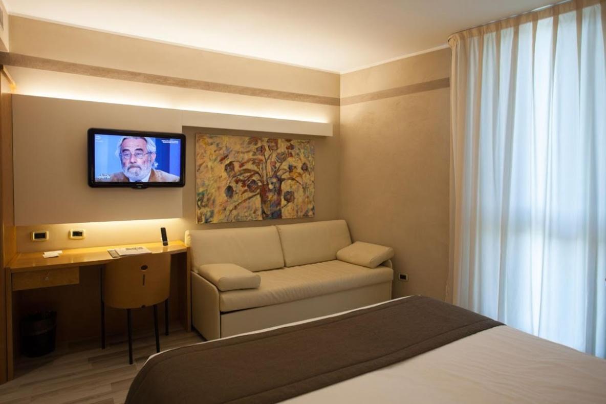 Premier Quadruple Room - Photo 2