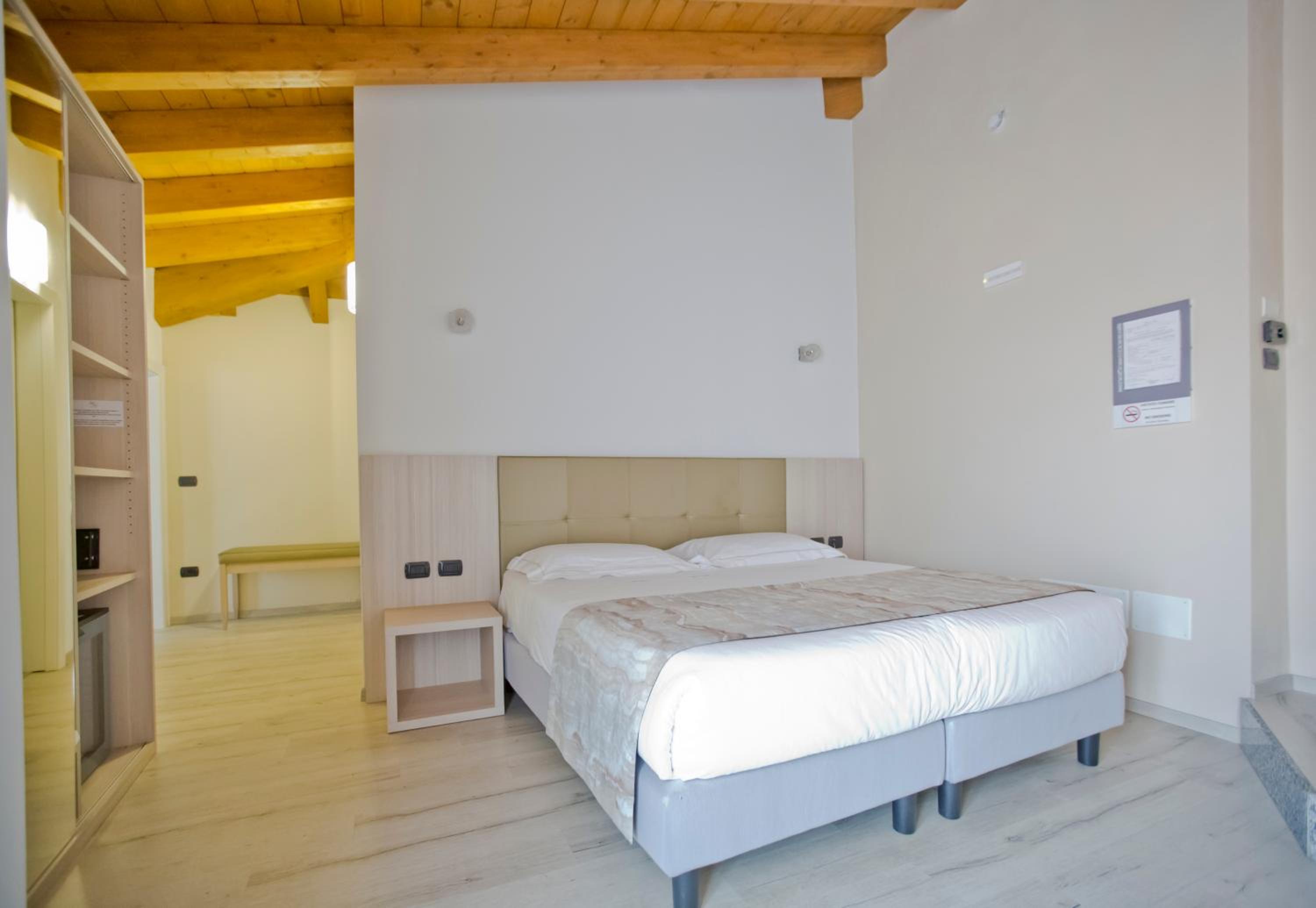 Standard Double Room - Photo 1