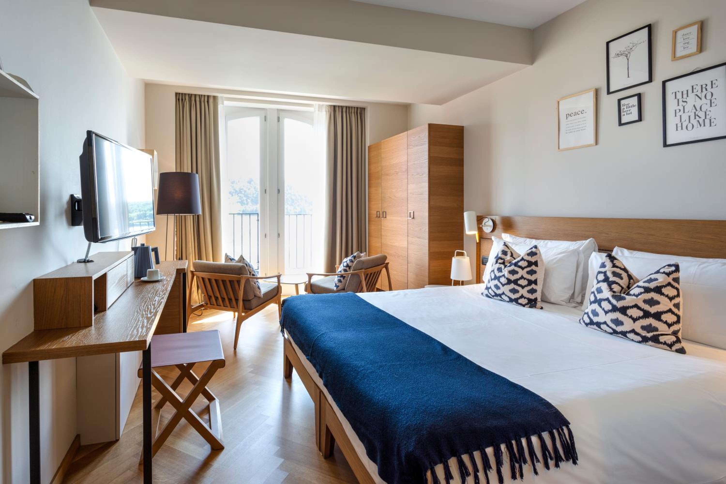Superior Double or Twin Room with Lake View
