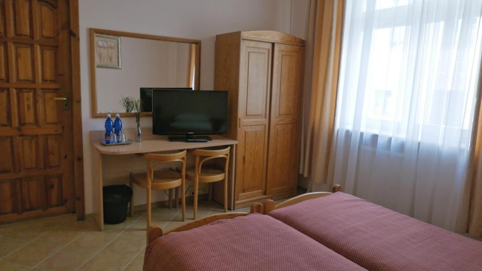 Small Double Room - Photo 1