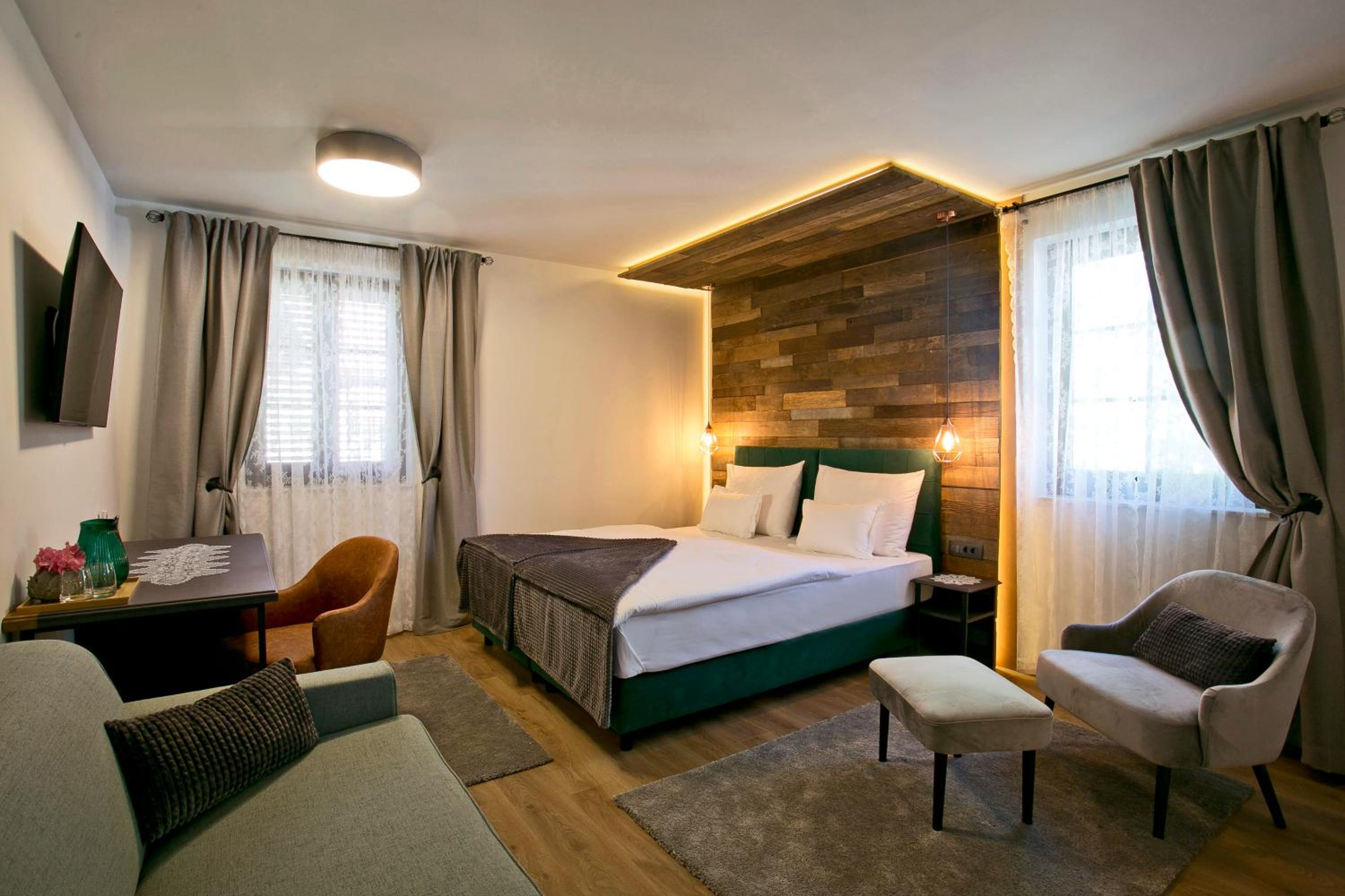 Superior Double Room - Photo 1