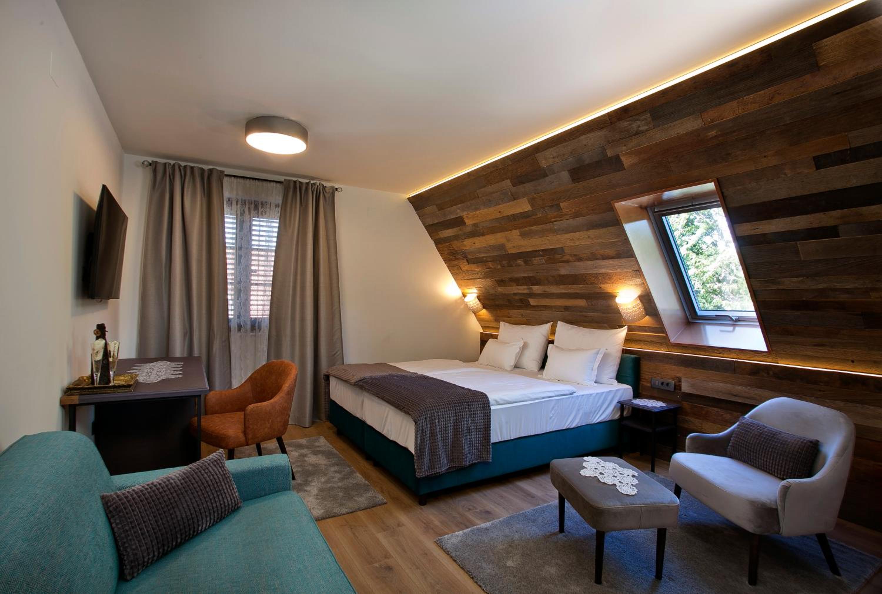 Deluxe Double Room - Photo 1