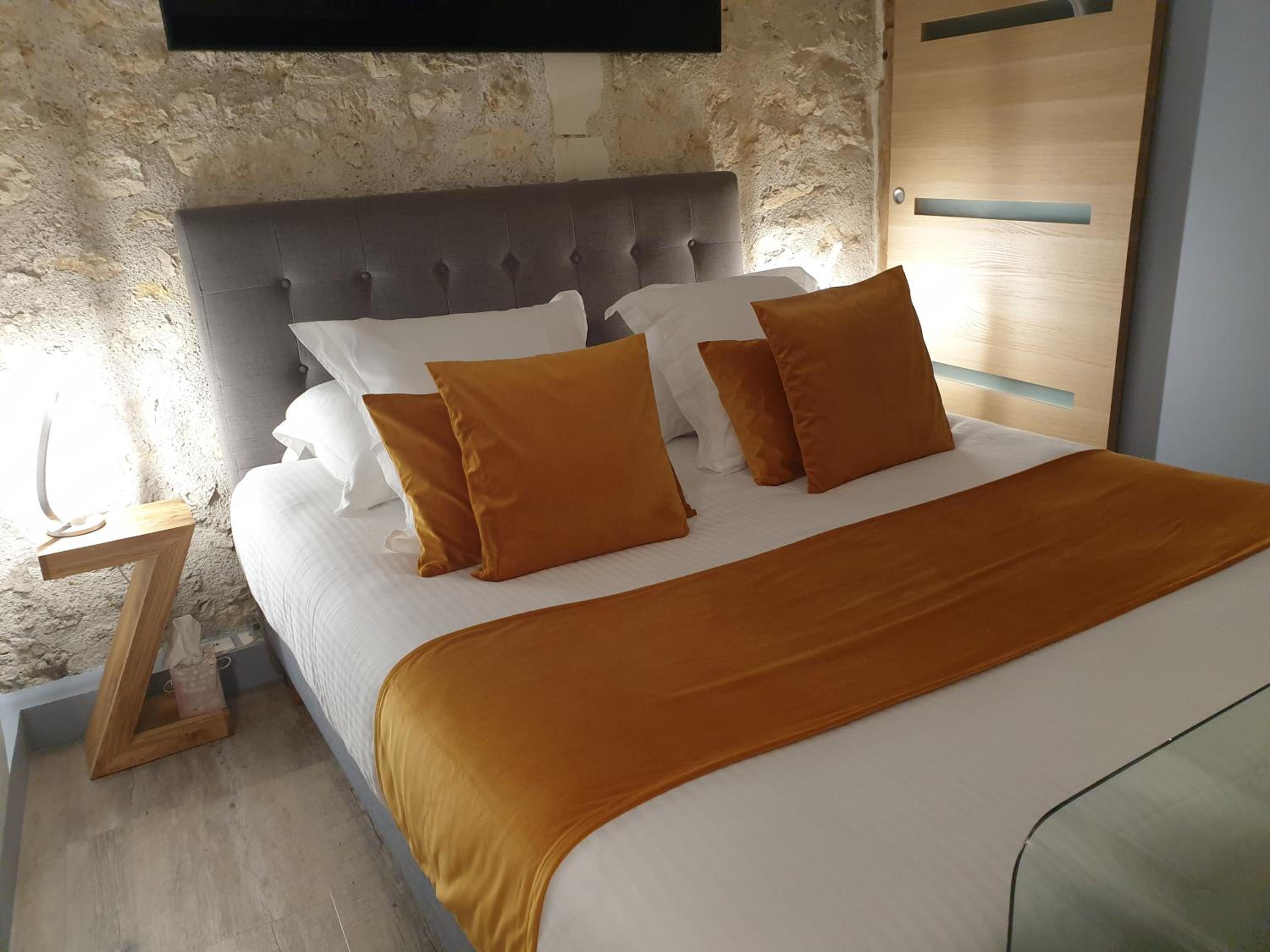 Double Room with Spa Bath - Photo 5