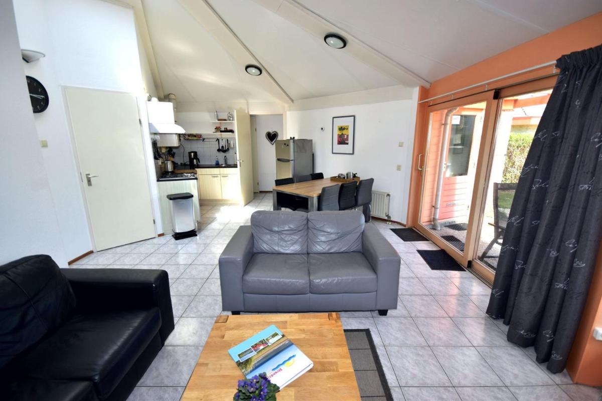 Three-Bedroom House photo 3