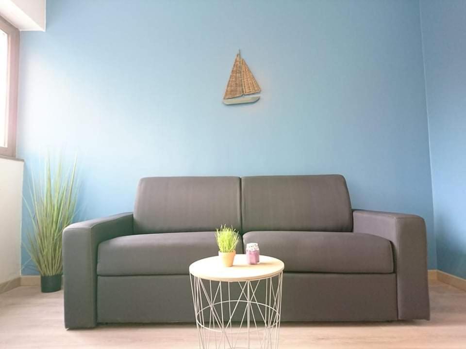 One-Bedroom Apartment - Photo 1