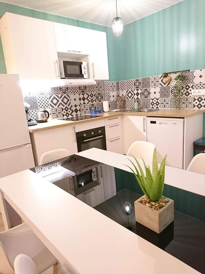 Two-Bedroom Apartment - Photo 19