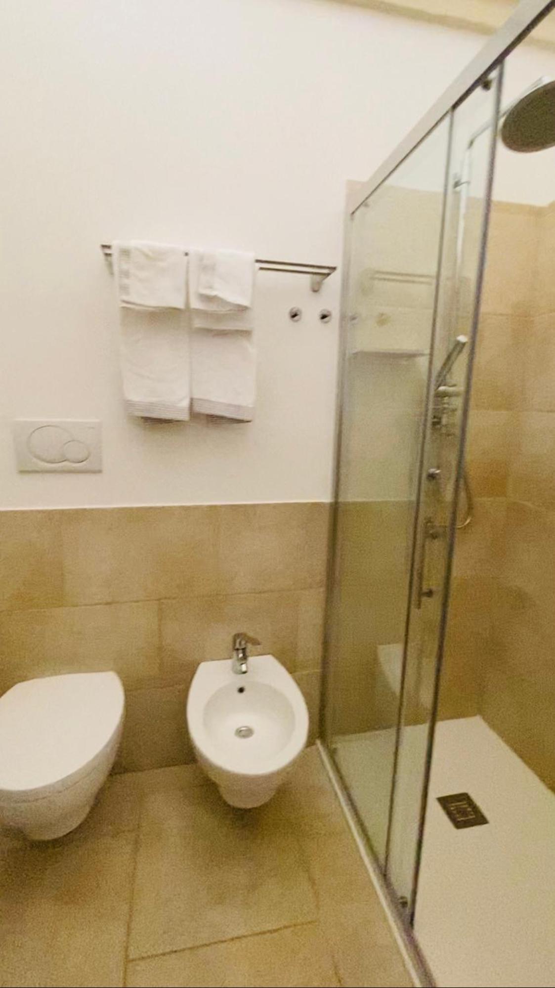 Double Room - Photo 21