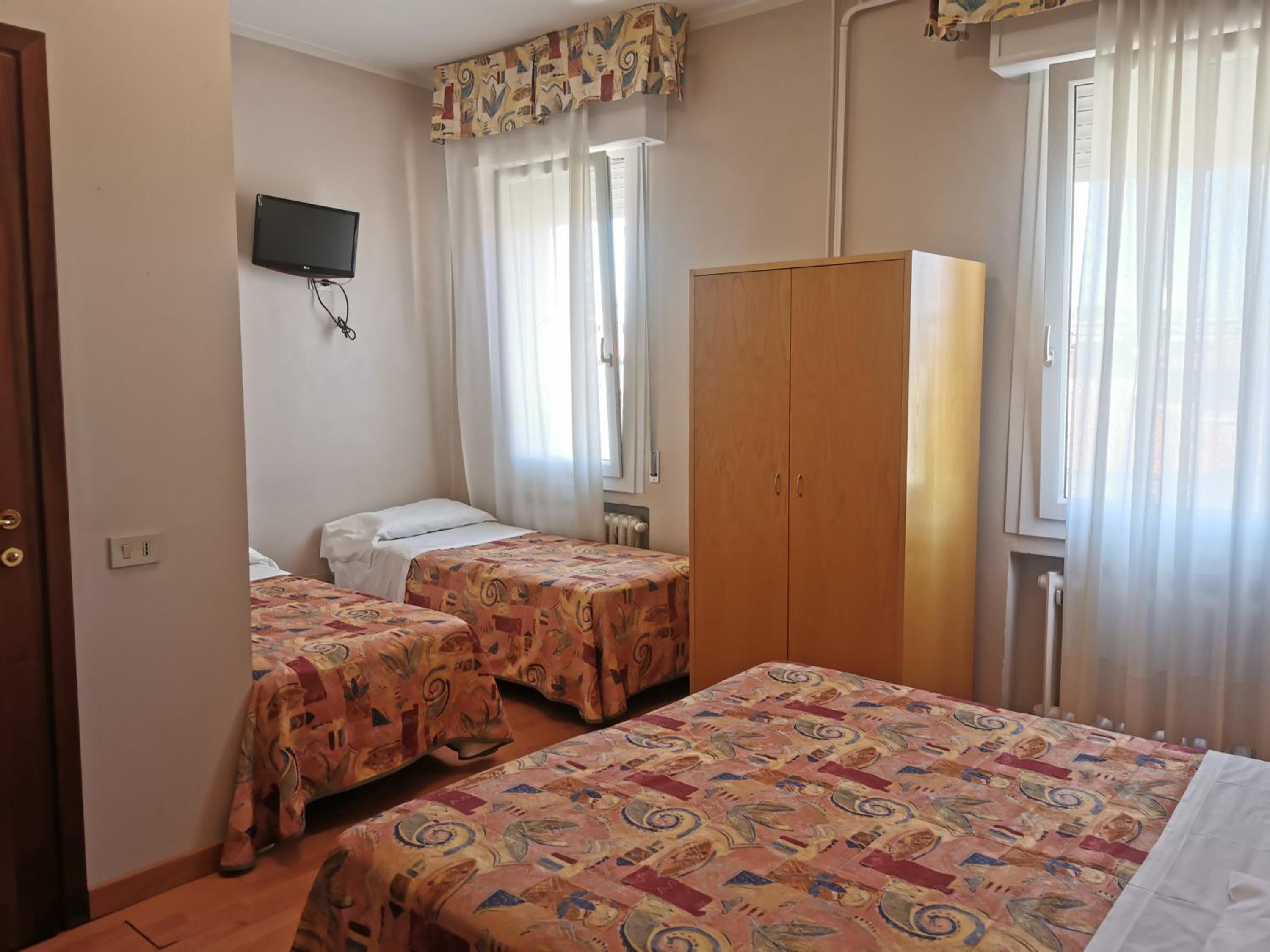 Quadruple Room - Photo 1