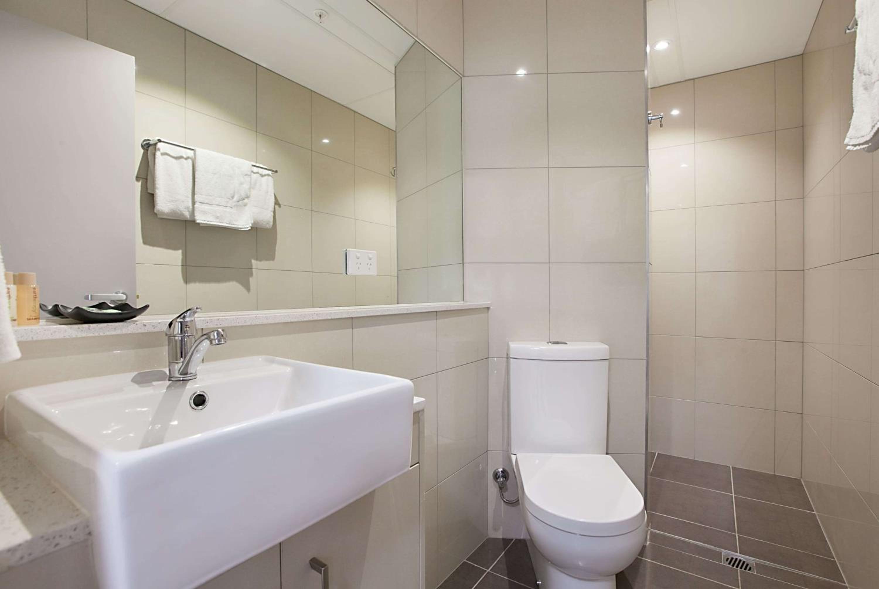 Deluxe Hotel Room - Weekly Servicing