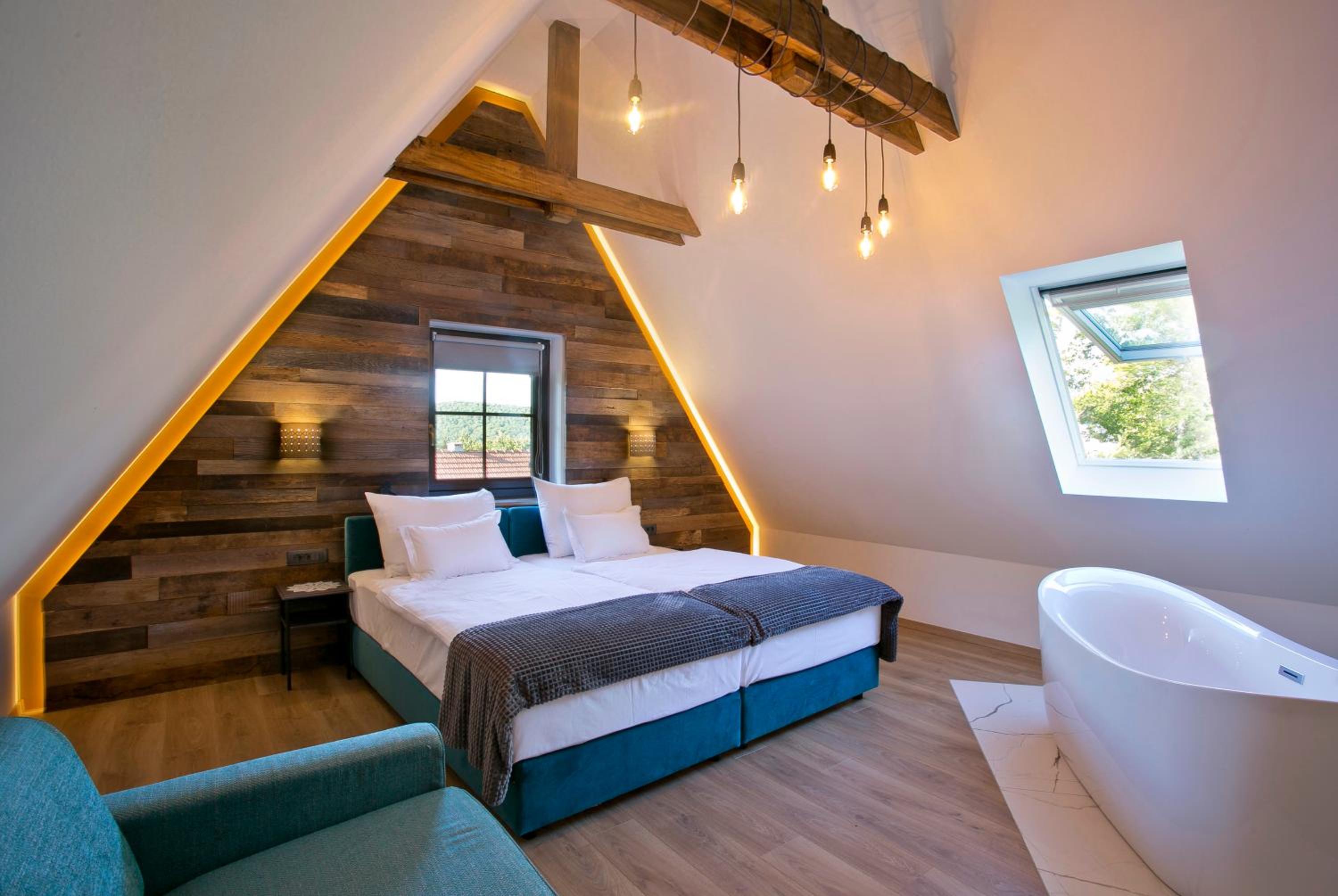 Deluxe King Room - Attic
