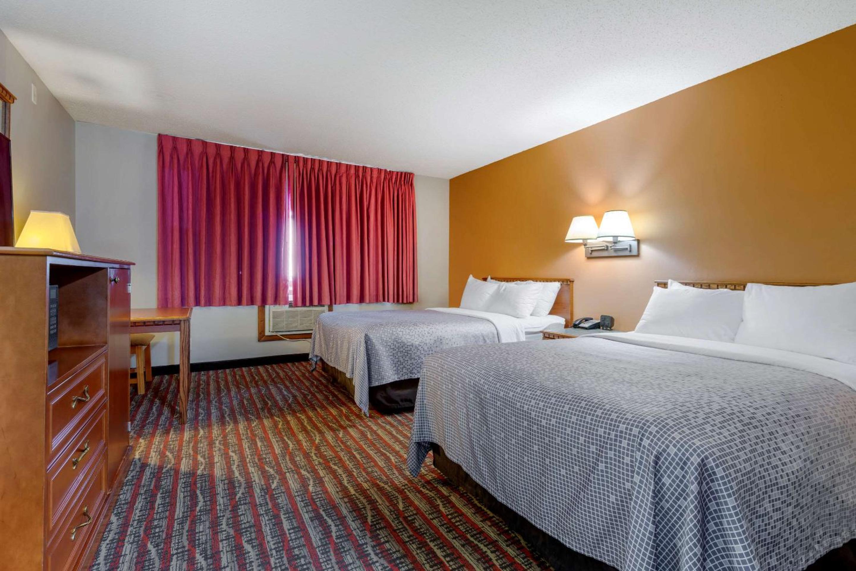 Quadruple Room with Two Double Beds and Lake View - Non-Smoking photo 1