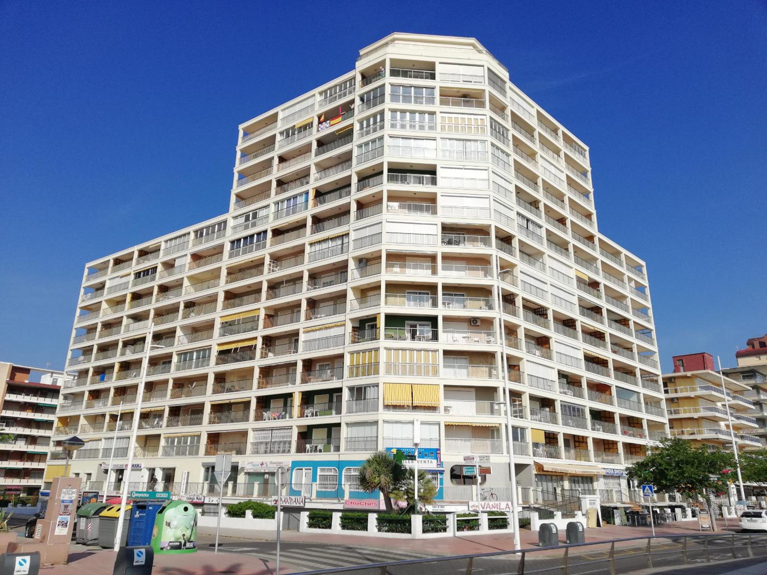 Apartment with Balcony photo 2