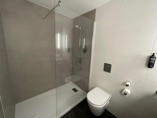Standard One Double Bed - Photo 5