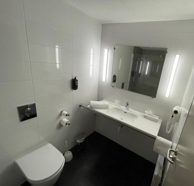Standard One Double Bed - Photo 4