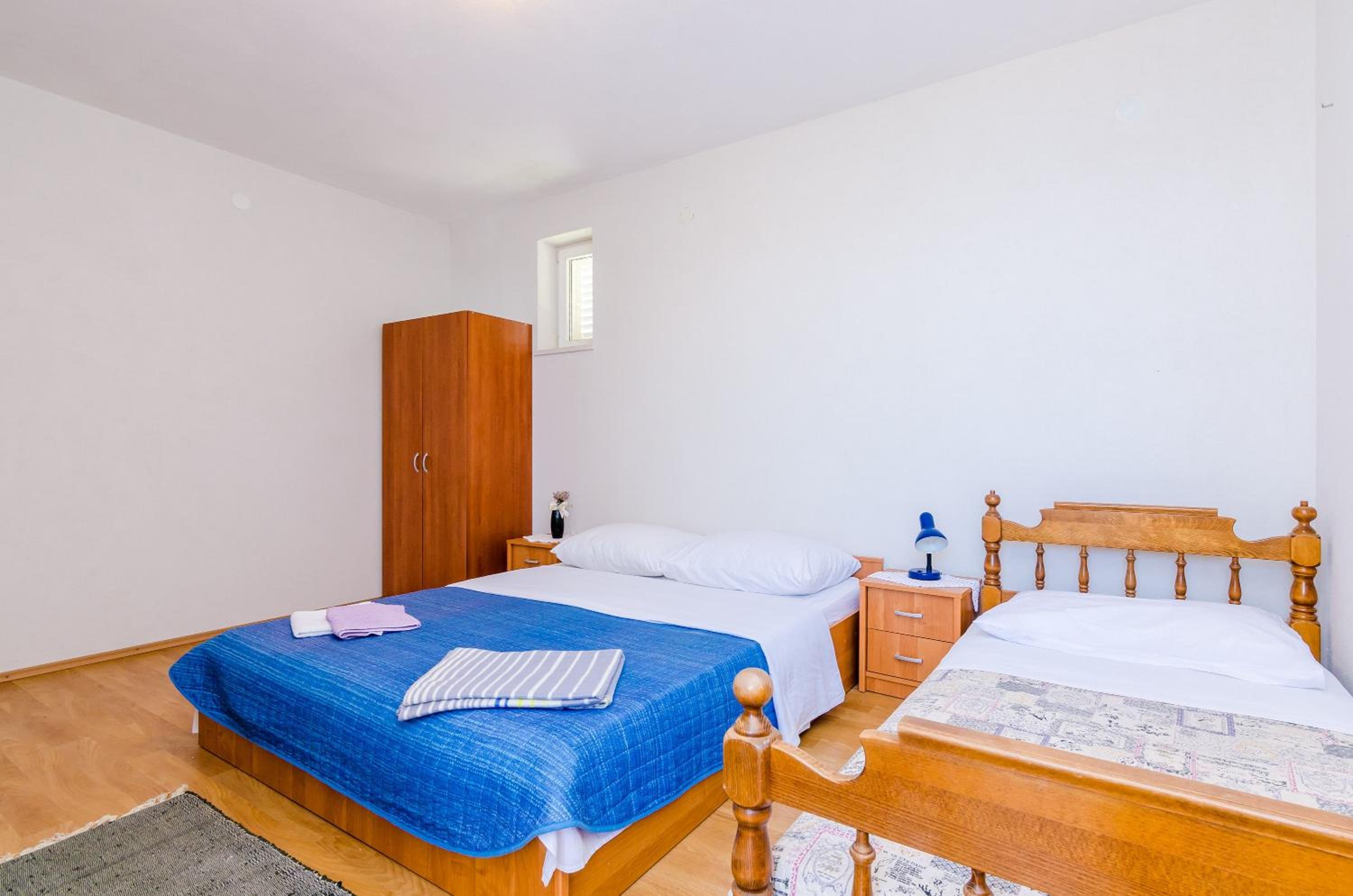 One Bedroom Apartment with Balcony and Sea View