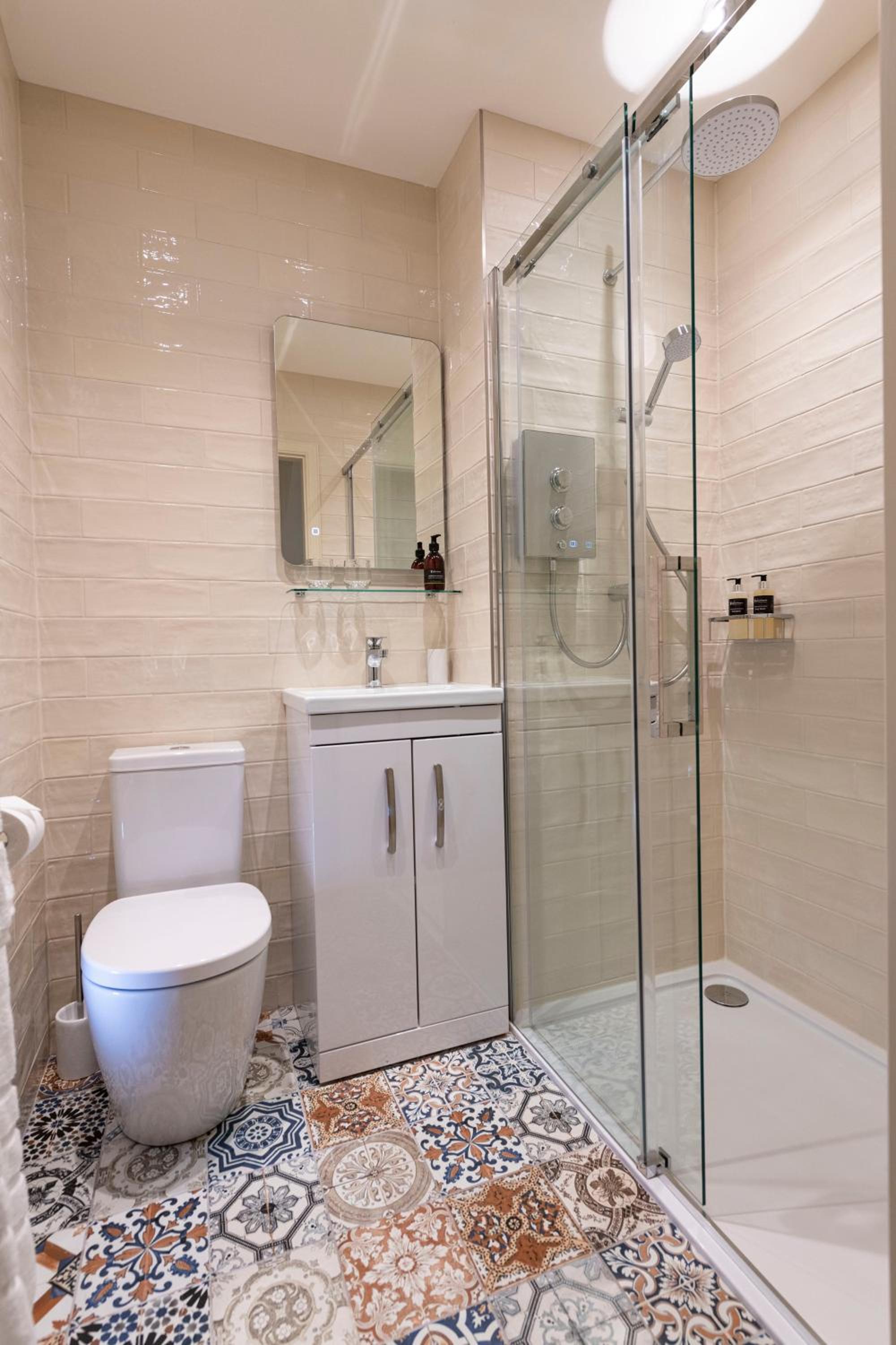 One-Bedroom Apartment - Photo 6