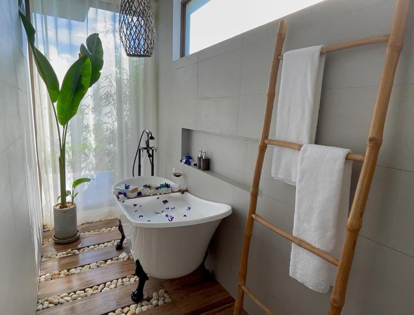Deluxe Bungalow with Sea View - Photo 12